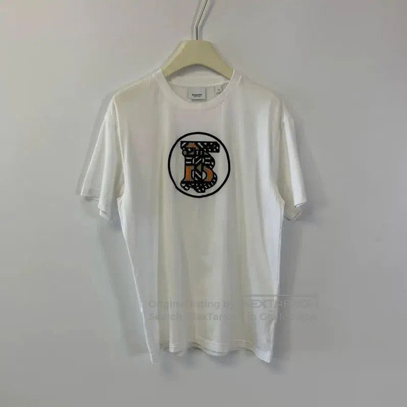 Burberry Burberry White Graphic Print Women's T-Shirt. Size XS / US 0-2 / IT 36-38 - 1 Thumbnail
