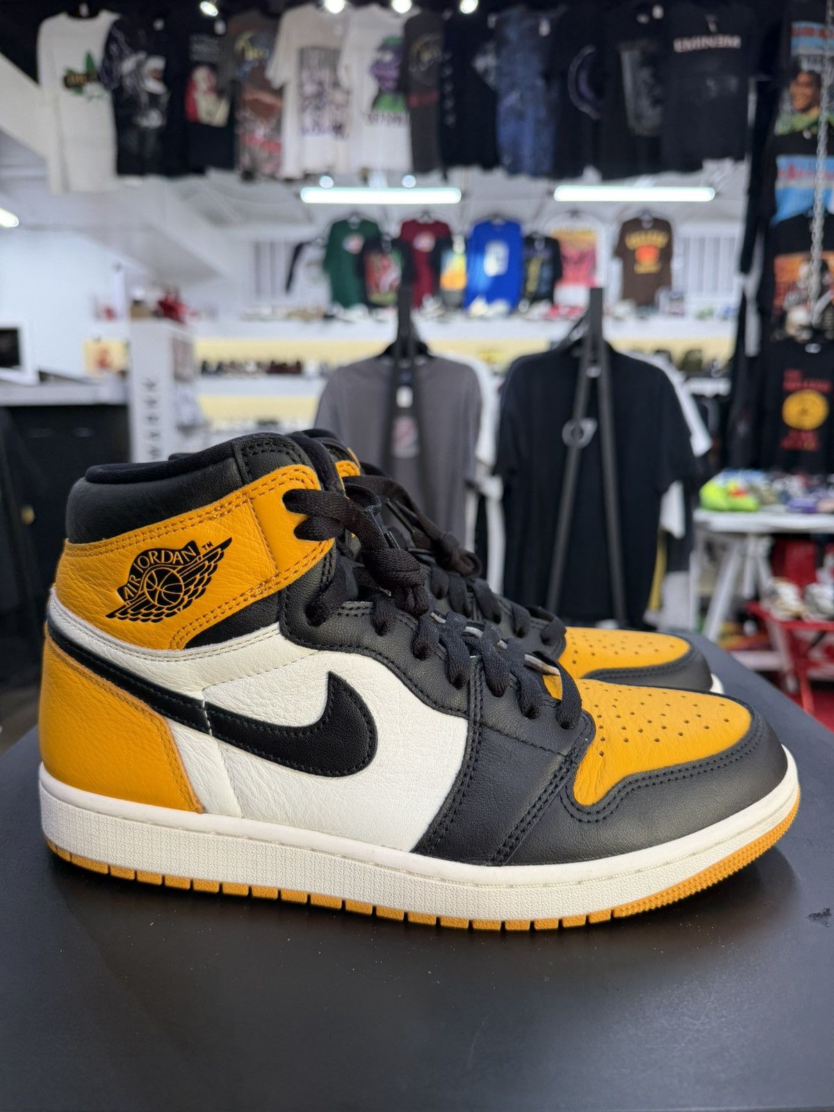 Jordan Brand Air Jordan 1 Taxi Size 9 (2022) Size US 9 / EU 42 - 6 Thumbnail