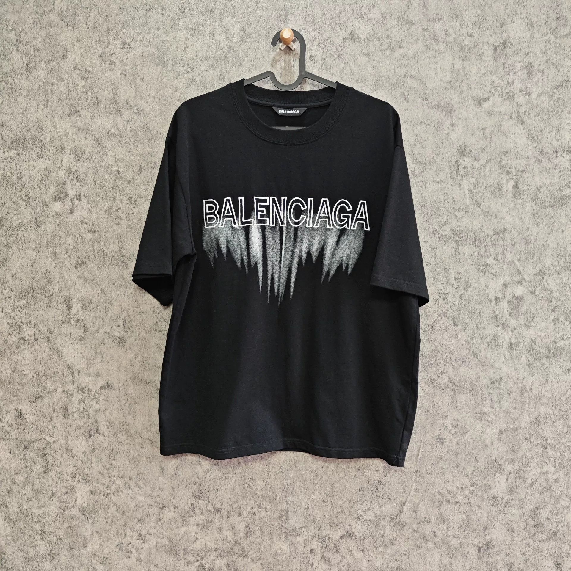 Balenciaga Balenciaga Embroidered T-Shirt s Men Size US S / EU 44-46 / 1 - 1 Thumbnail