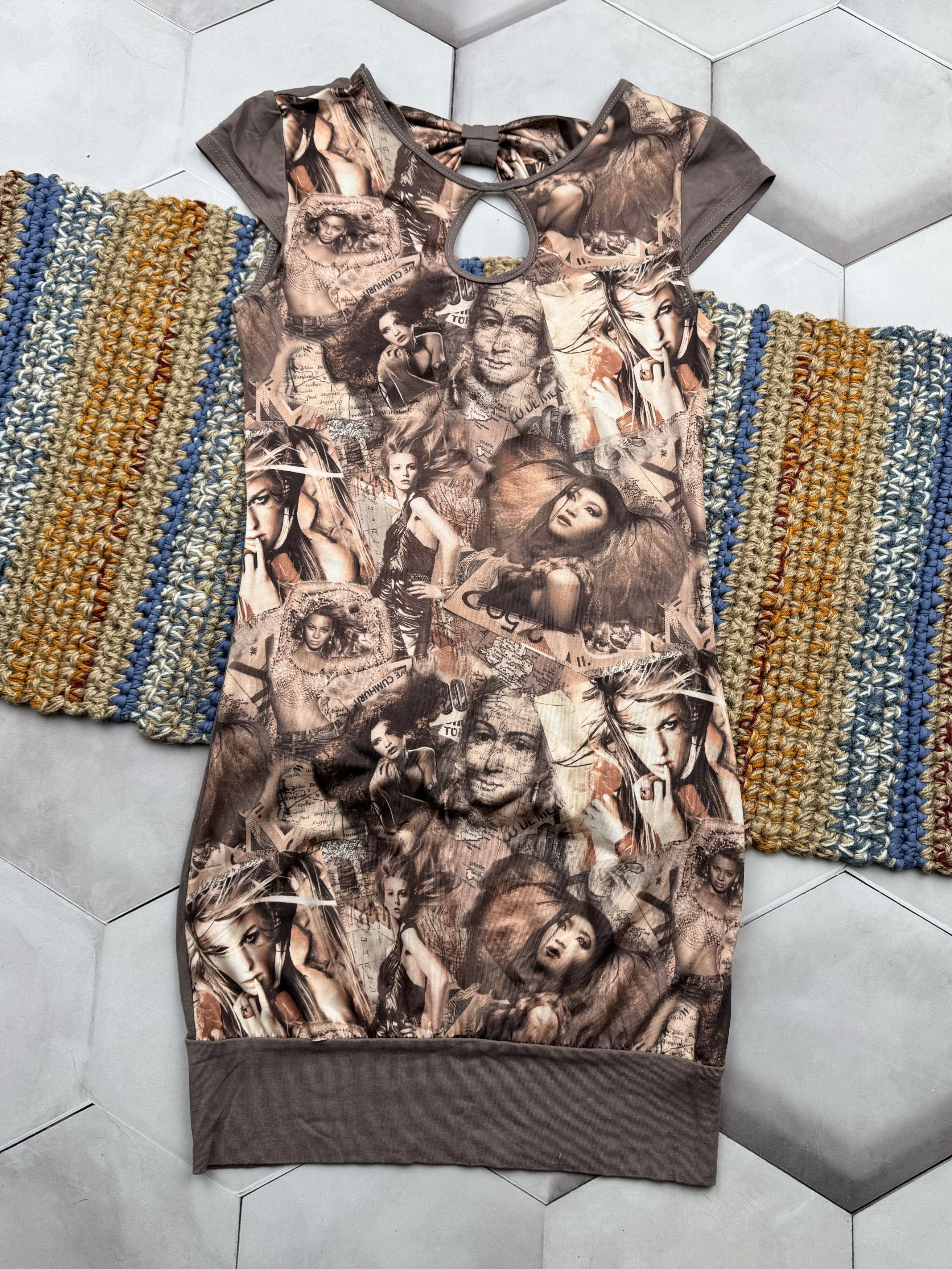 Japanese Brand Vintage Printed Dress (E4) Size M / US 6-8 / IT 42-44 - 1 Thumbnail