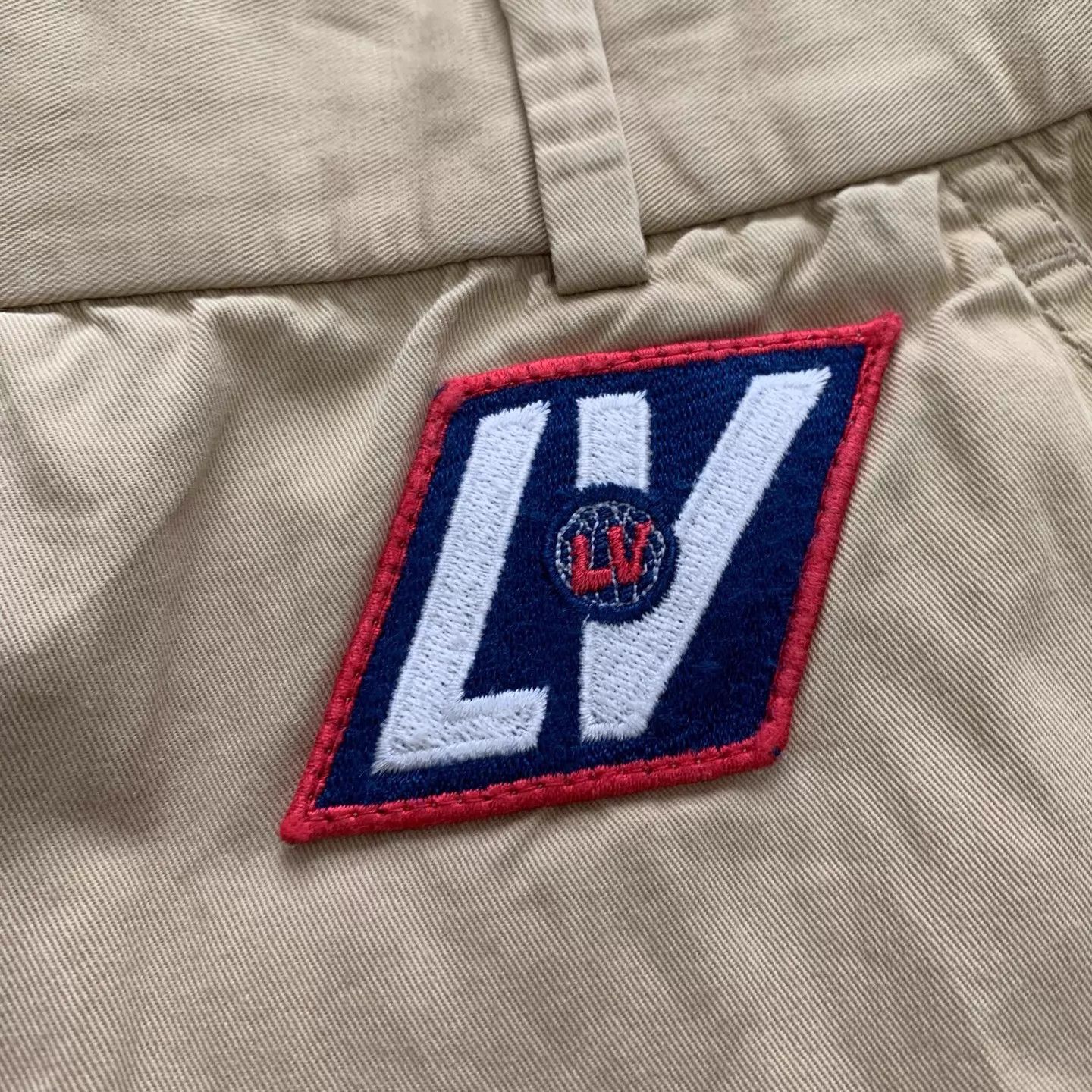 Louis Vuitton Louis Vuitton Khaki 36 Shorts 9/10 Size 26" / US 2 / IT 38 - 6 Thumbnail