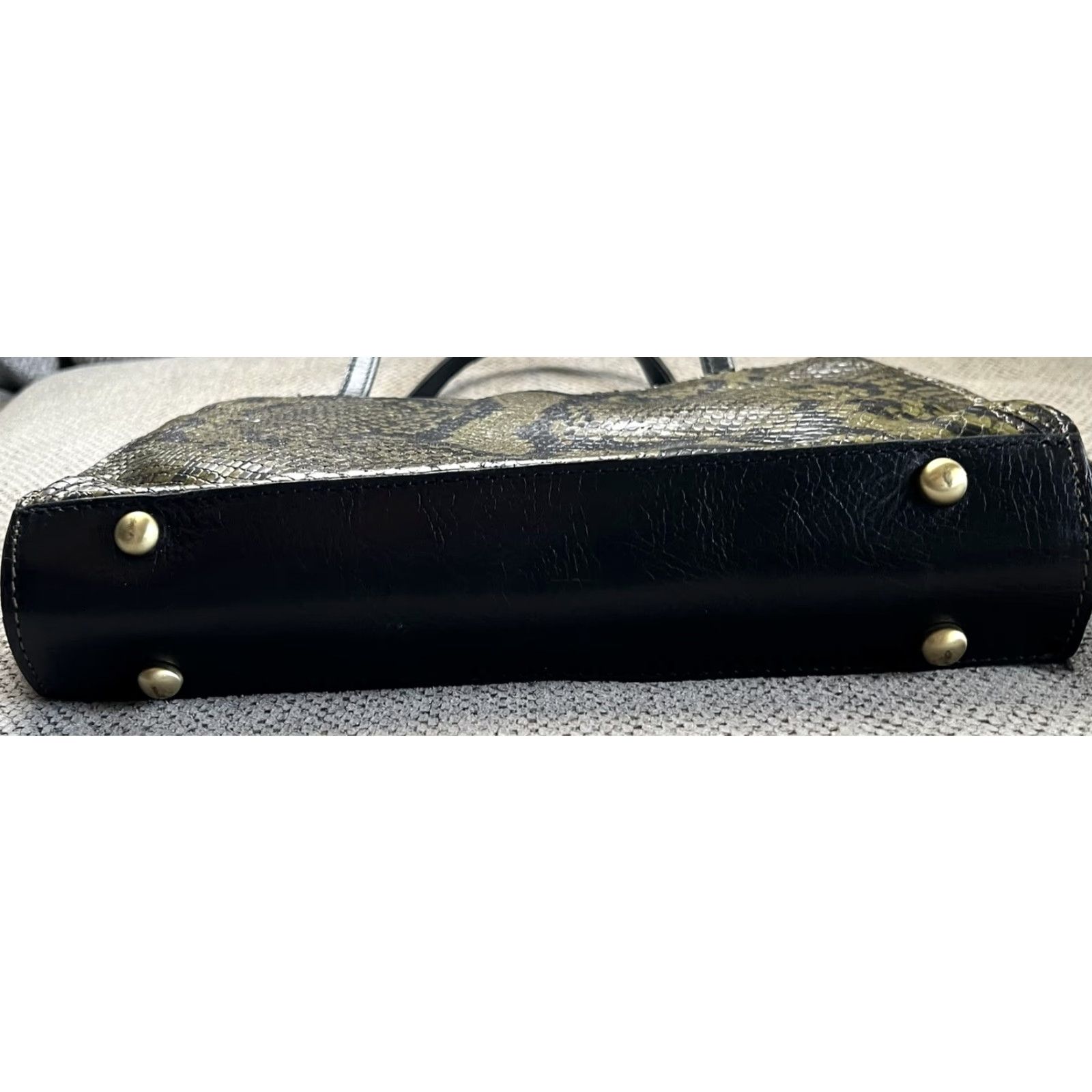 Patricia Nash Patricia Nash Olive Green Python Camellino Crossbody Bag User: Patricia Nash Olive Green Python Camellino Crossbody Bag Size ONE SIZE - 7 Thumbnail