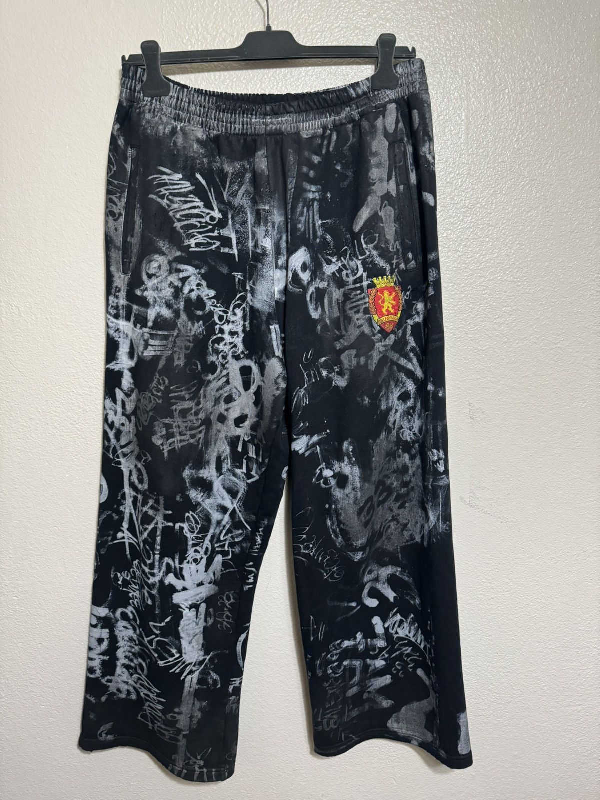 Balenciaga Balenciaga Black Graffiti Skater Sweatpants Size US 31 - 1 Thumbnail