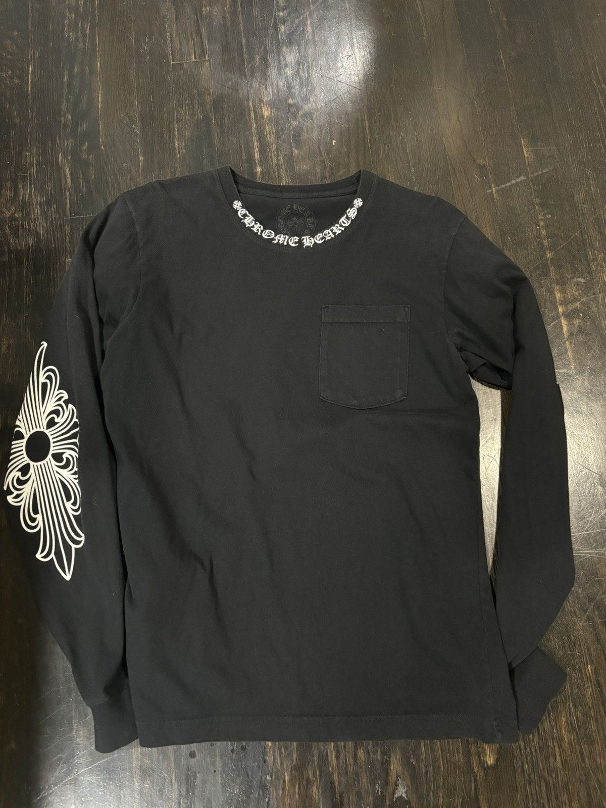 Chrome hearts neck logo