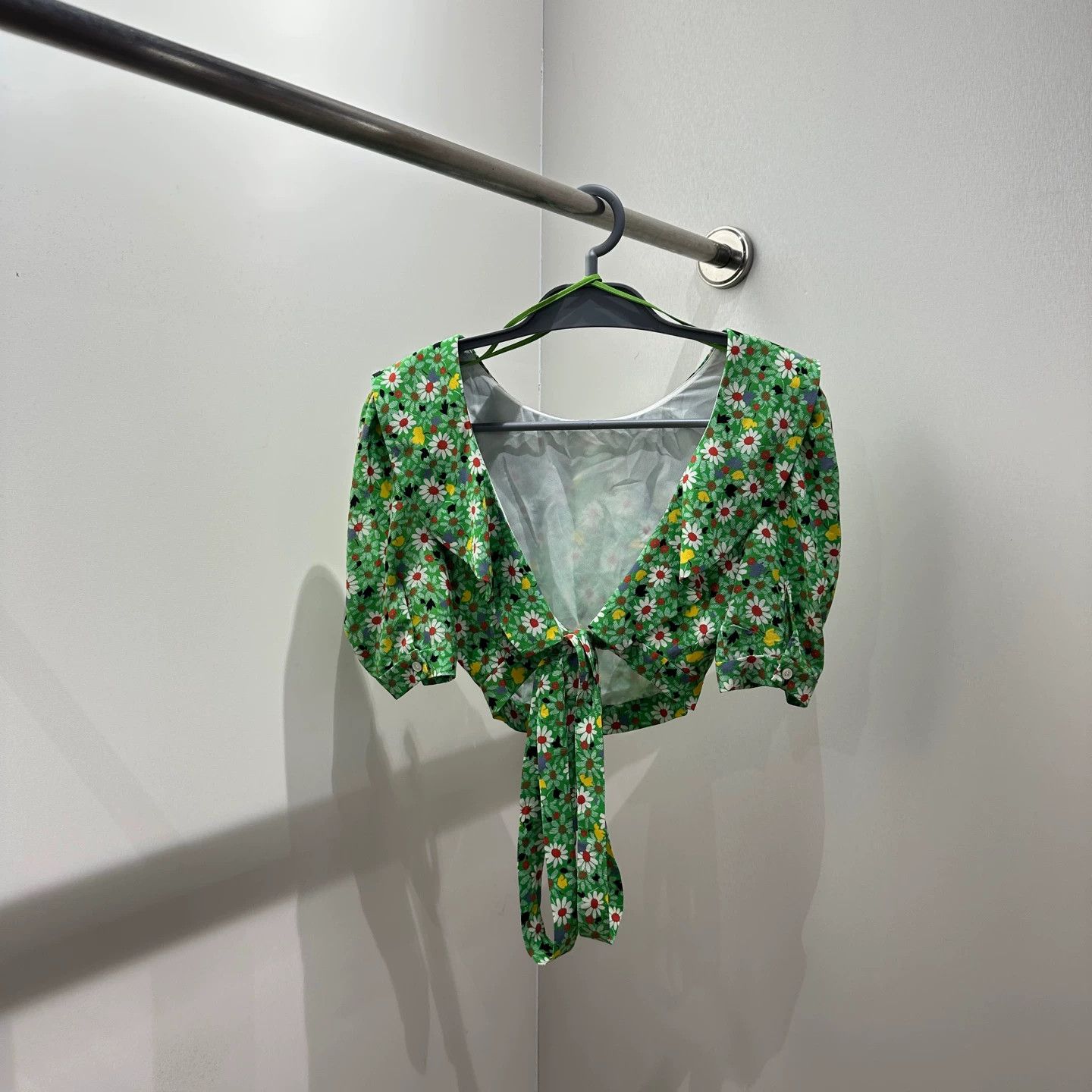 Miu Miu MIU MIU floral daisy print tie-sleeve silk short sleeve 36 Size XS / US 0-2 / IT 36-38 - 2 Thumbnail