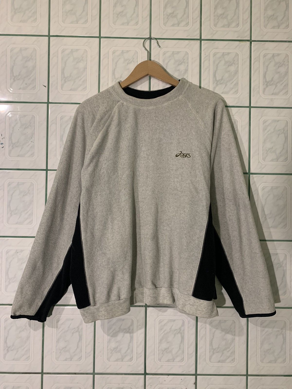 Asics × Vintage Vintage 90s Asics Embroidered Logo Fleece Sweatshirt Size US L / EU 52-54 / 3 - 1 Thumbnail