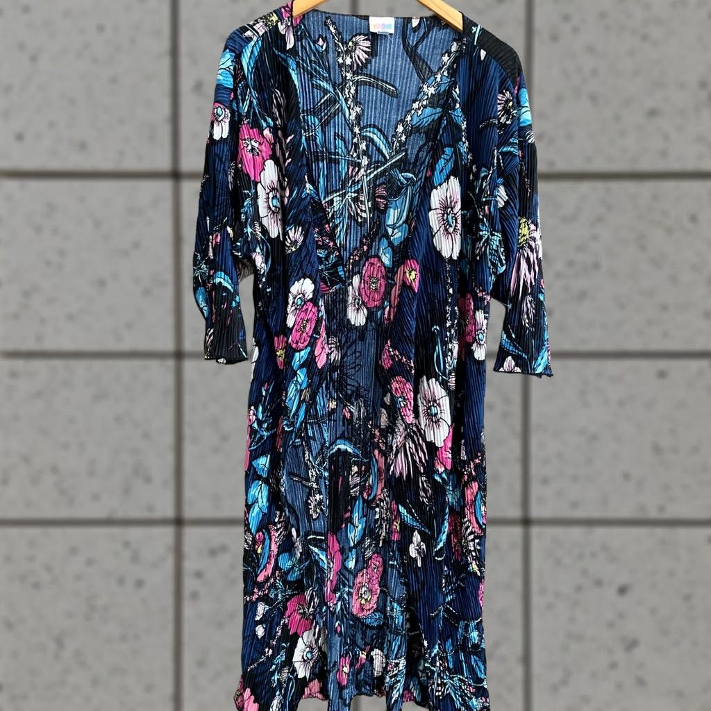 Vintage LuLaRoe Shirley Floral Blue print Cardigan Kimono Duster SZ: m Womens Lightweight Size M / US 6-8 / IT 42-44 - 1 Thumbnail