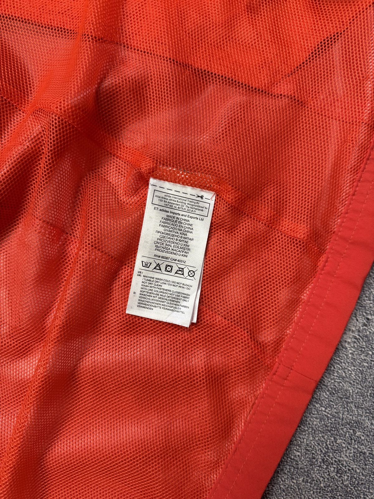 Adidas Vintage Adidas FC Bayern Munchen Soccer Zip Up Windbreaker Size US L / EU 52-54 / 3 - 12 Thumbnail