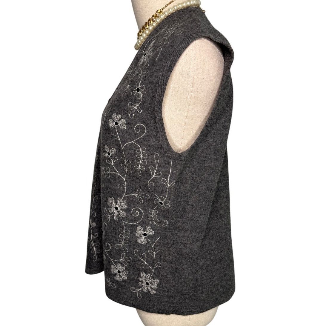 Vintage Vintage 100% wool floral embroidered sweater vest size S Size S / US 4 / IT 40 - 2 Thumbnail