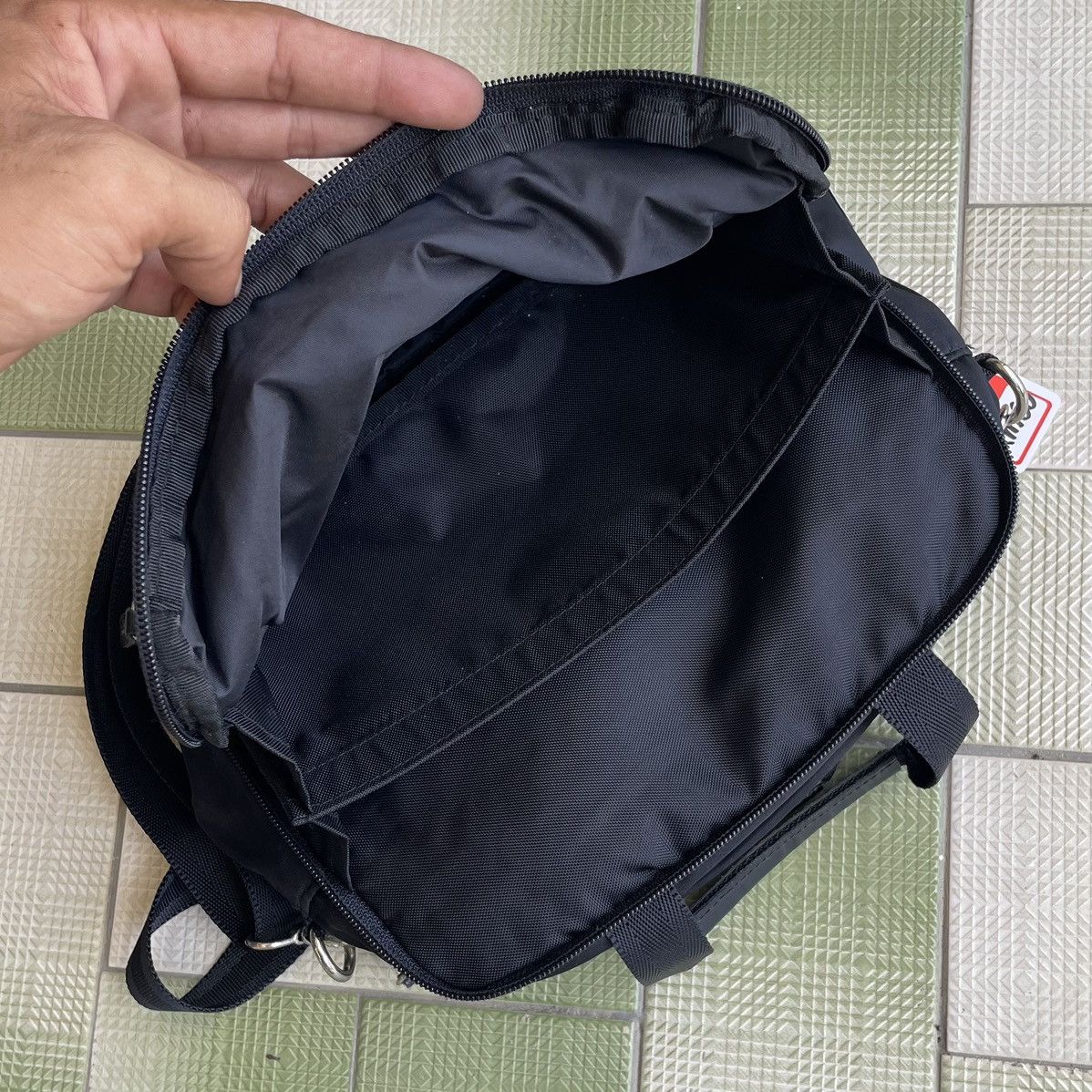 Hiroko Koshino Homme × Japanese Brand HIROKO KOSHINO BLACK NYLON MULTI POCKET SLING BAG Size ONE SIZE - 11 Thumbnail