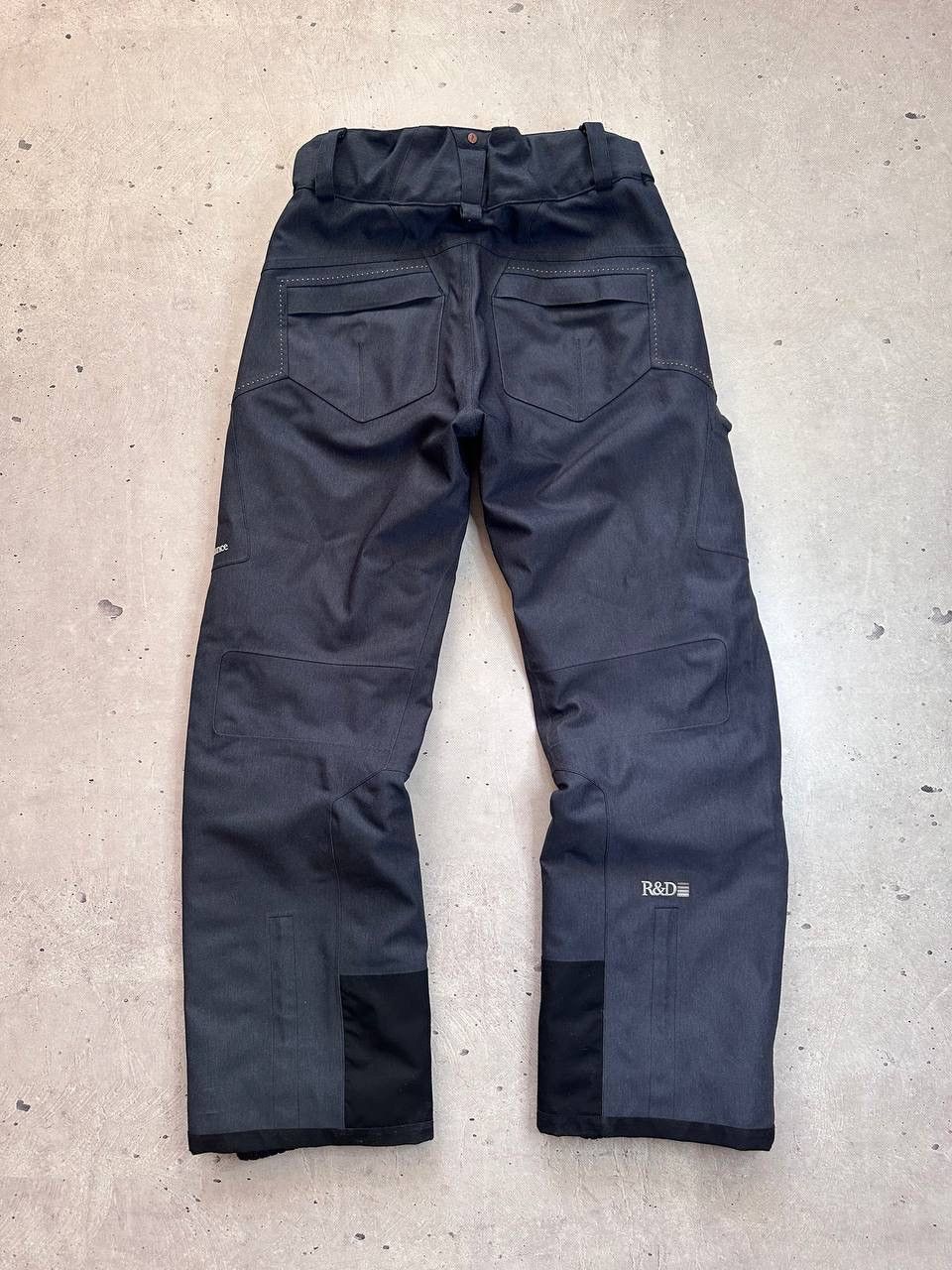 Peak Performance Peak Performance Gore-Tex Women Ski Pants Black Size S Size 32" / US 10 / IT 46 - 11 Thumbnail