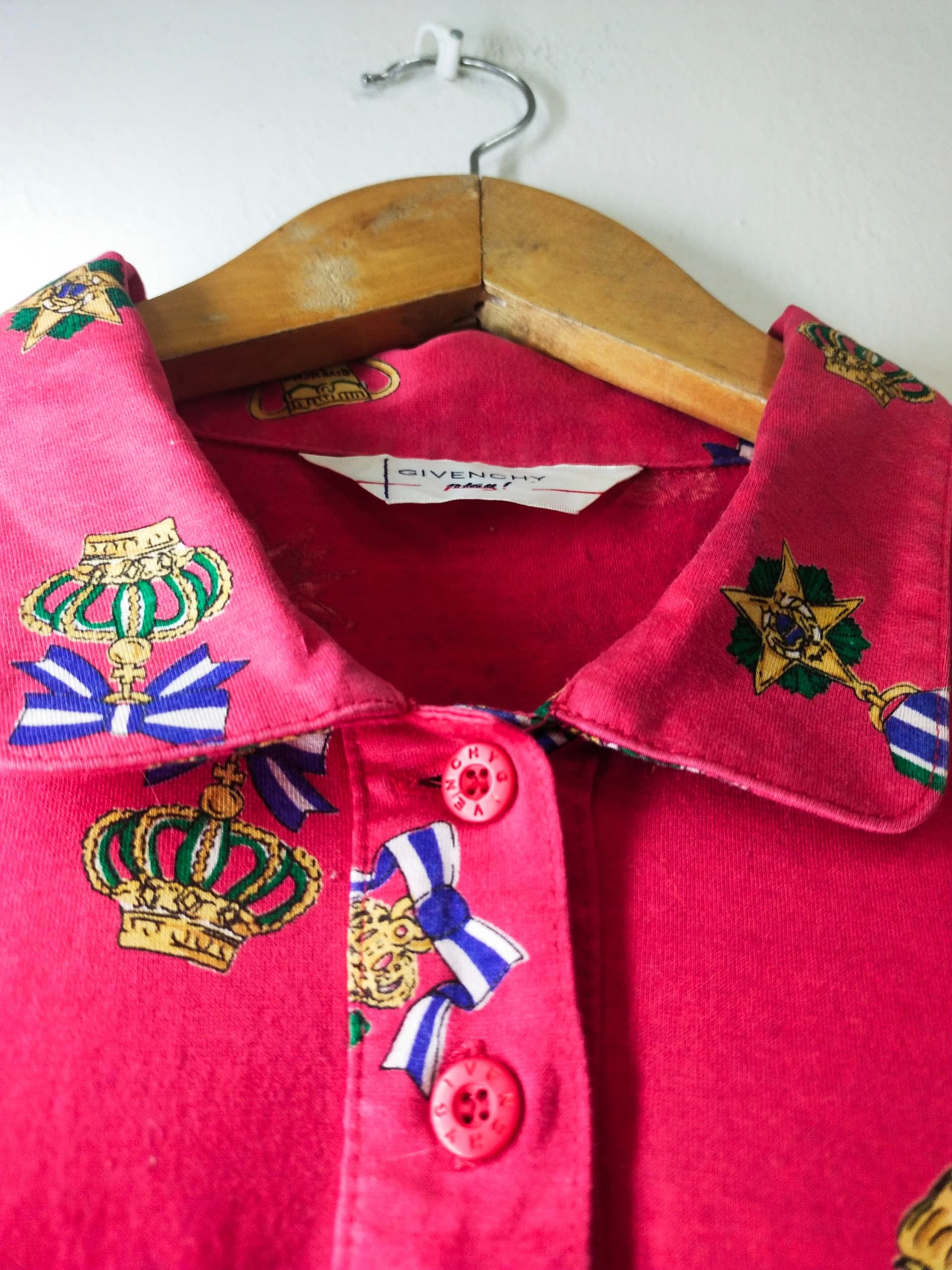 Givenchy Vintage Givenchy Play luxury full printed collar t shirt Size L / US 10 / IT 46 - 7 Thumbnail