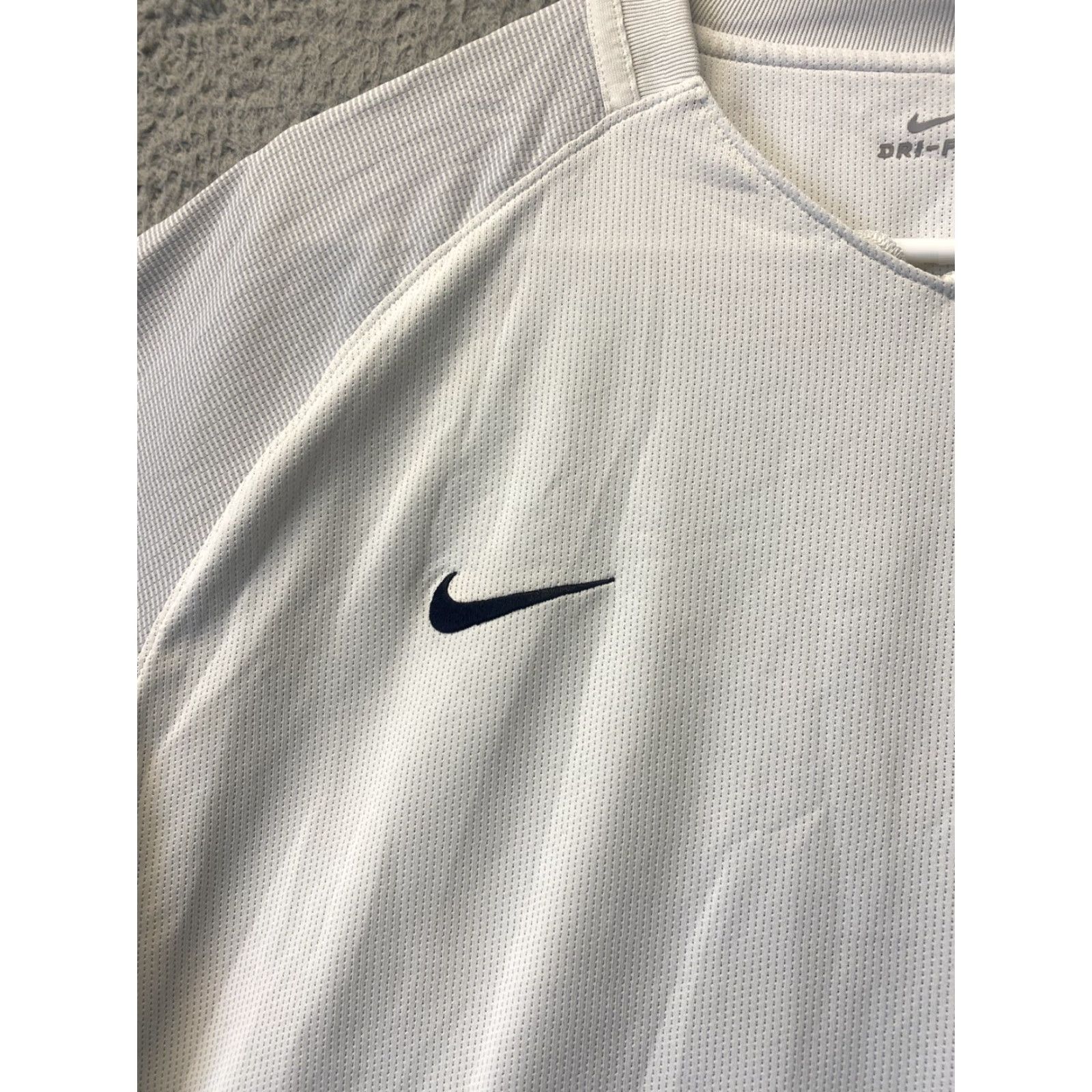 Nike NIKE Dri-Fit Tailwind V-Neck Shirt Men's L White, Solid, Athletic, Short Sleeve, Breathable, Quick Dry, Reflective, Pockets, Casual Activewear Size US L / EU 52-54 / 3 - 3 Thumbnail