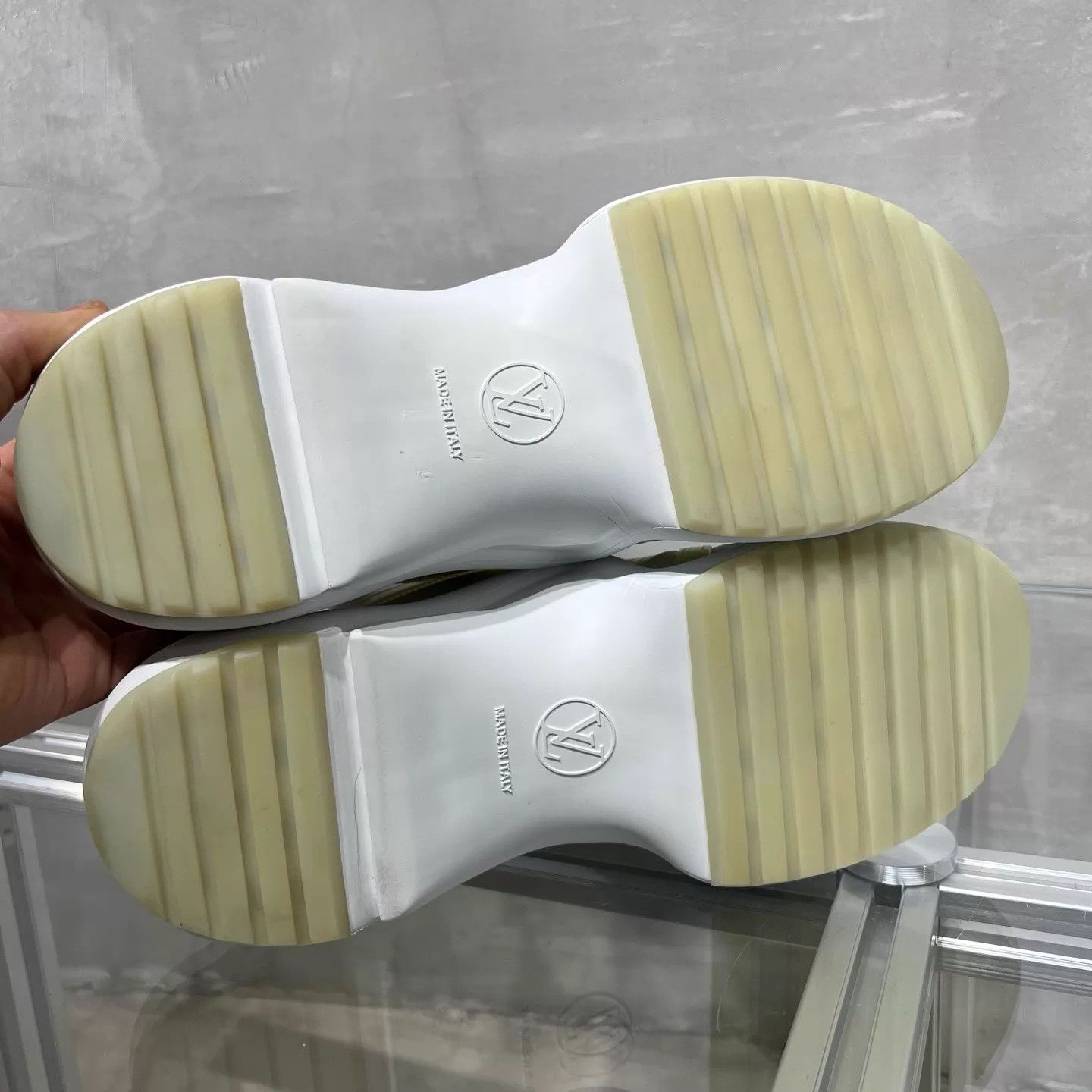 Louis Vuitton LV Classic Dad Shoe White UK3.5 Size US 7 / IT 37 - 7 Thumbnail