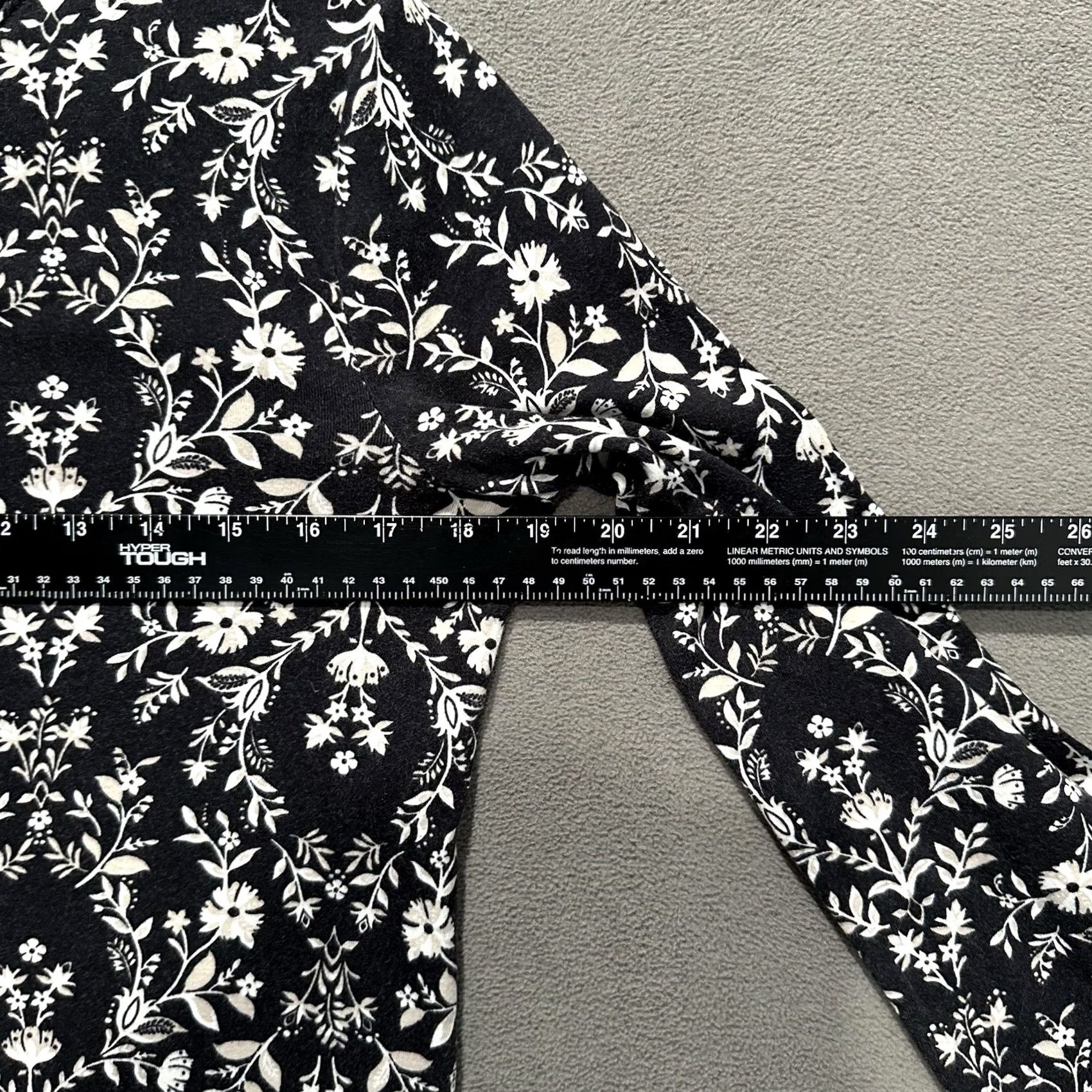 Croft & Barrow Croft & Barrow Shirt Womens S Black Floral The Classic Tee Long Sleeve EUC Size S / US 4 / IT 40 - 6 Thumbnail