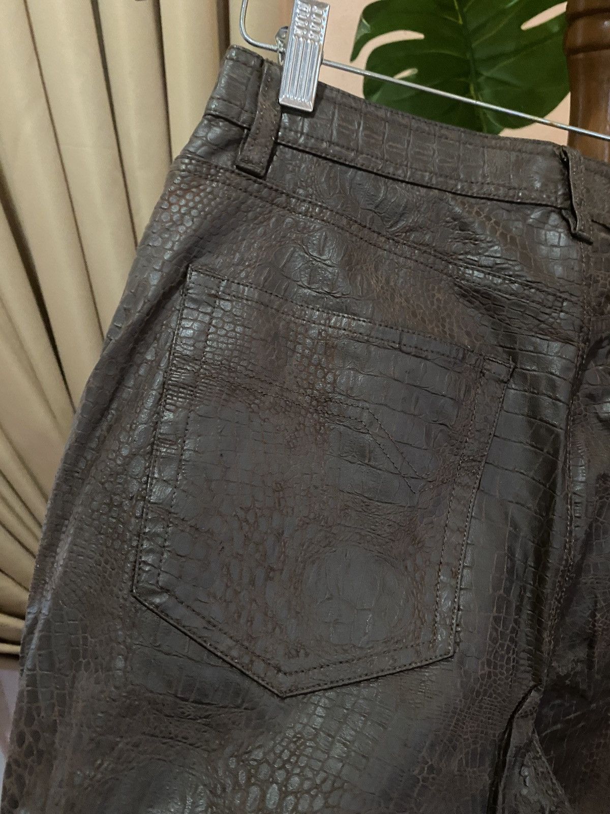 Guess Vintage Guess Jeans G.J. Croc Embossed Brown Pants Size 28" / US 6 / IT 42 - 12 Thumbnail