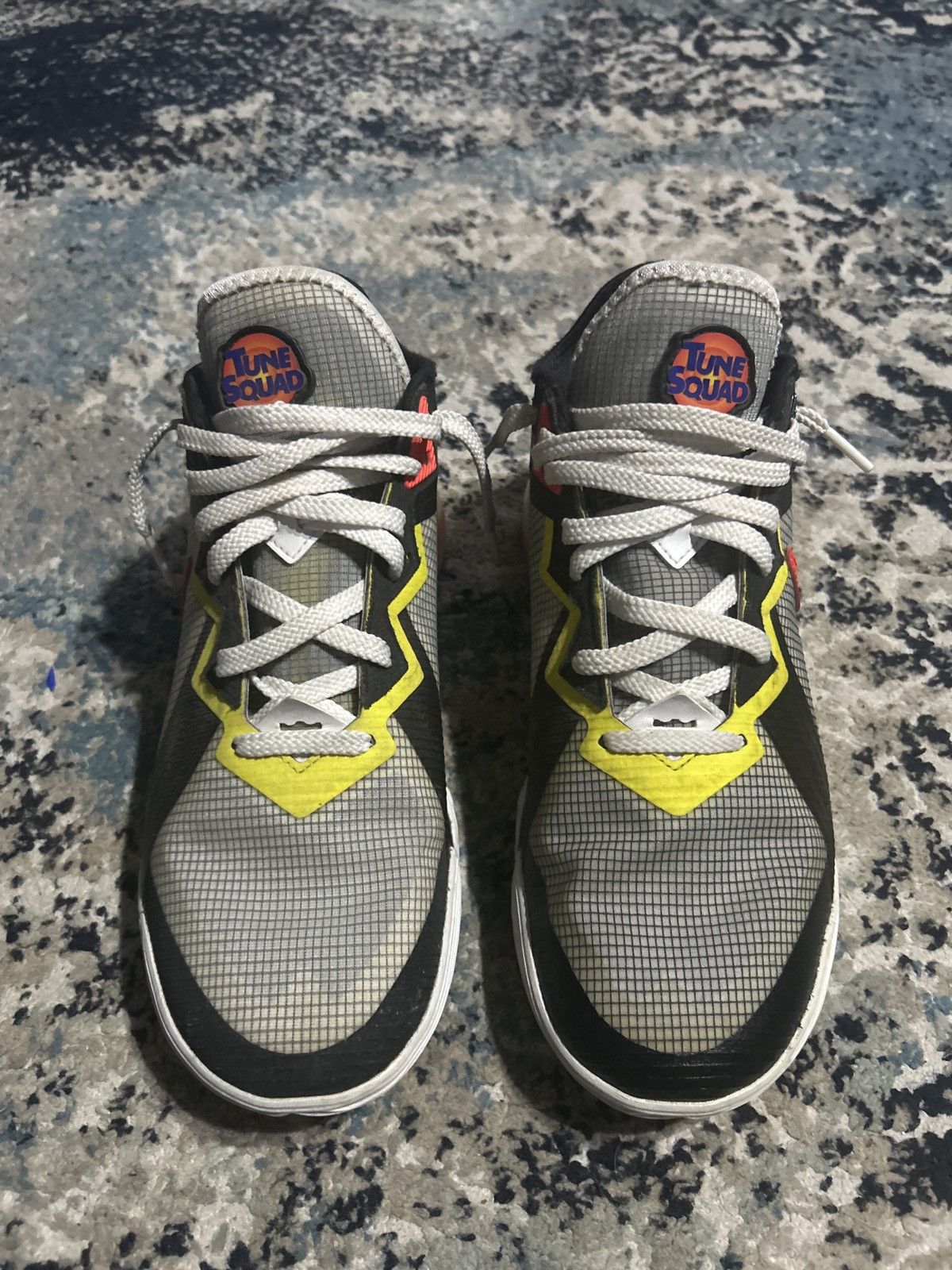 Nike Nike LeBron 18 Low “Sylvester vs Tweety” Size US 9.5 / EU 42-43 - 3 Thumbnail