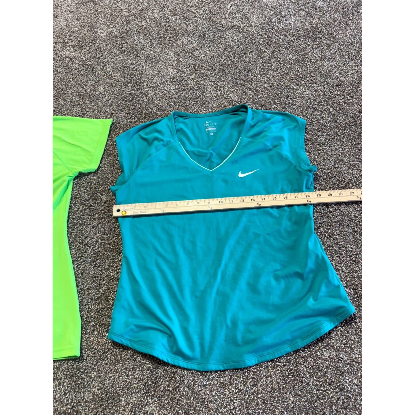 Under Armour Nike & Under Armour Women Shirt Lot Of 2 Size Large Lightweight Workout Running Size L / US 10 / IT 46 - 3 Thumbnail