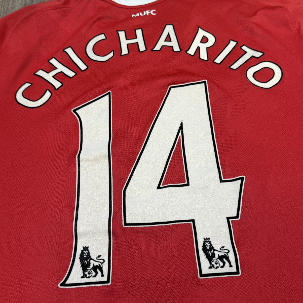 Vintage Manchester United 10/11 home shirt #14 chicharito Size US XL / EU 56 / 4 - 9 Thumbnail