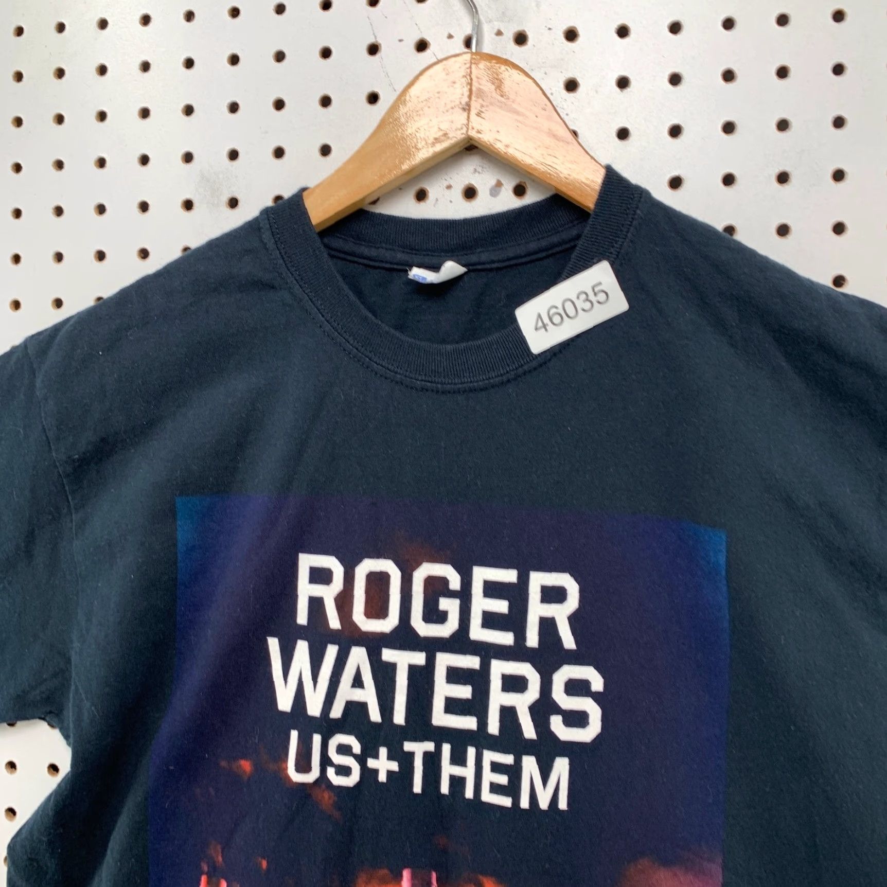 Gildan Rogers Waters Shirt Mens Small Black Us Them 2017 Tour Concert Music - Gildan T-Shirt, Band, Music, Shirt, Men, Black, Small Size US S / EU 44-46 / 1 - 7 Thumbnail