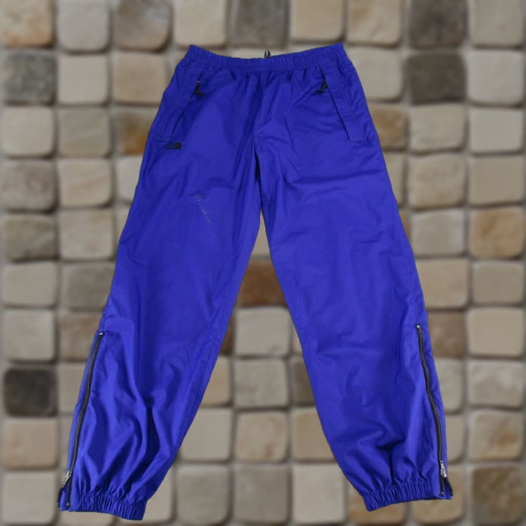 The North Face The North Face Joggers Womens M Indigo Purple Windbreaker Color: Purple Activewear Hiking, Walking Mens Womens Girls (adjust). Size 32" / US 10 / IT 46 - 1 Thumbnail