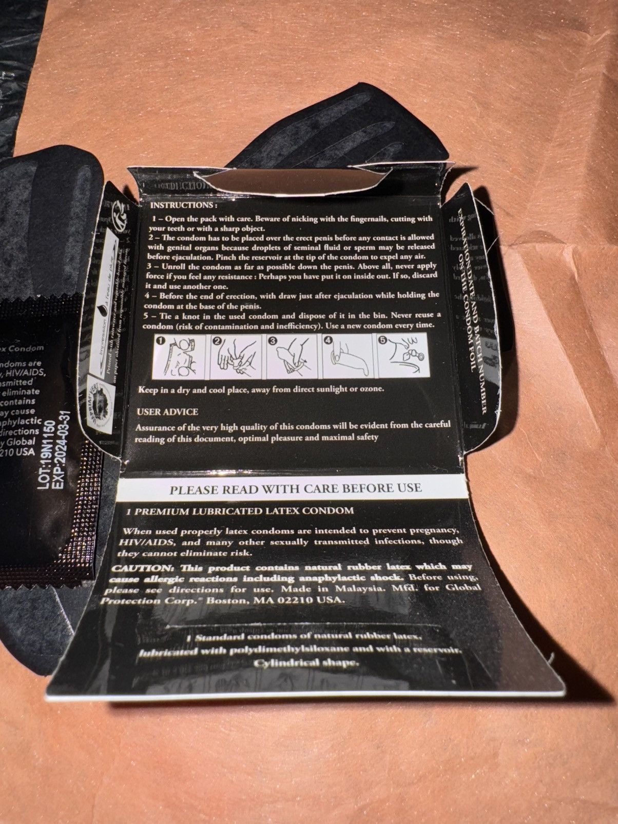 Yves Saint Laurent Saint Laurent “valentines day” rare condom Size ONE SIZE - 8 Thumbnail