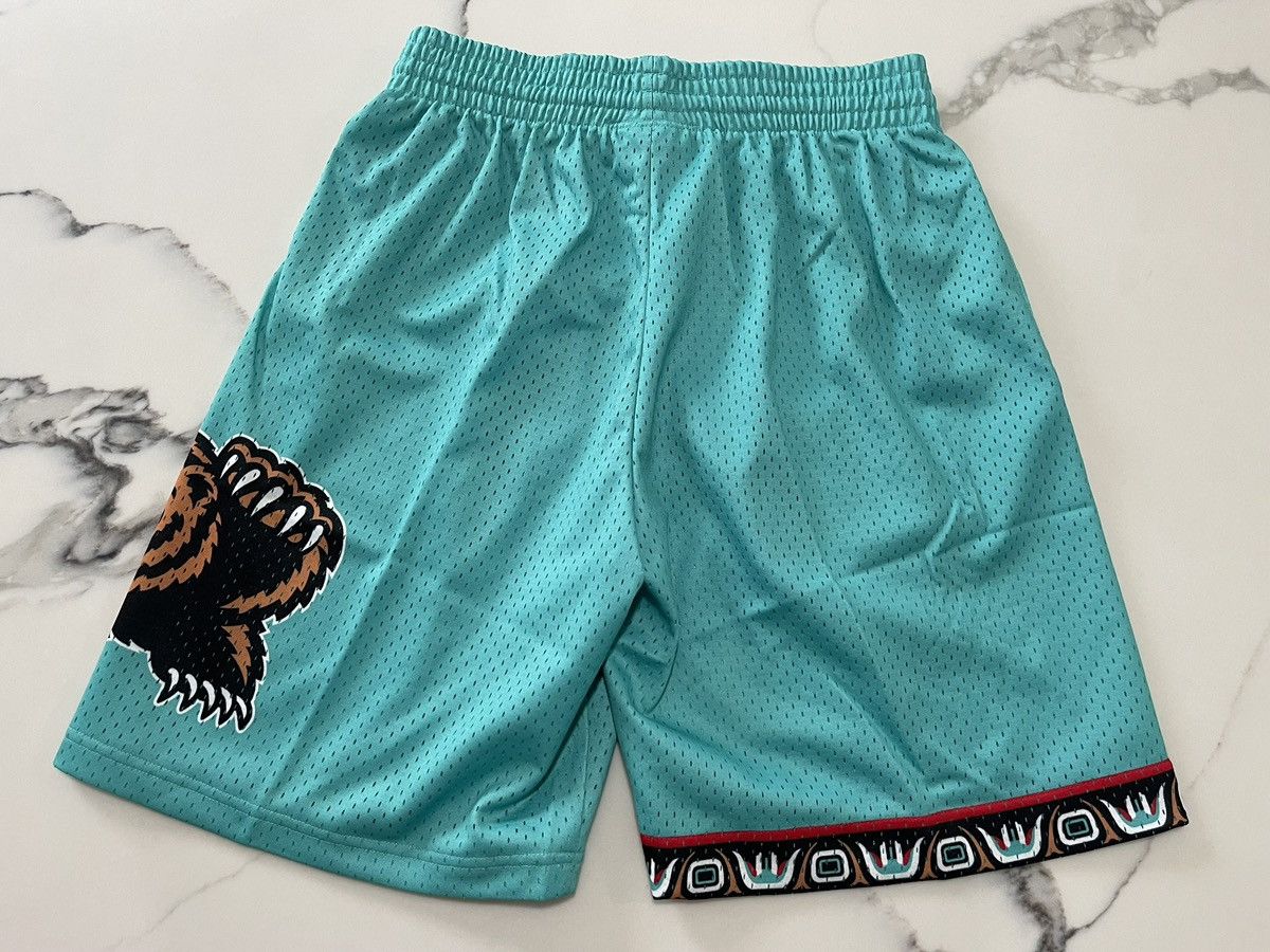 Mitchell & Ness Mitchell & Ness NBA Shorts Vancouver Grizzlies 96-97 Medium Size US 33 - 2 Thumbnail