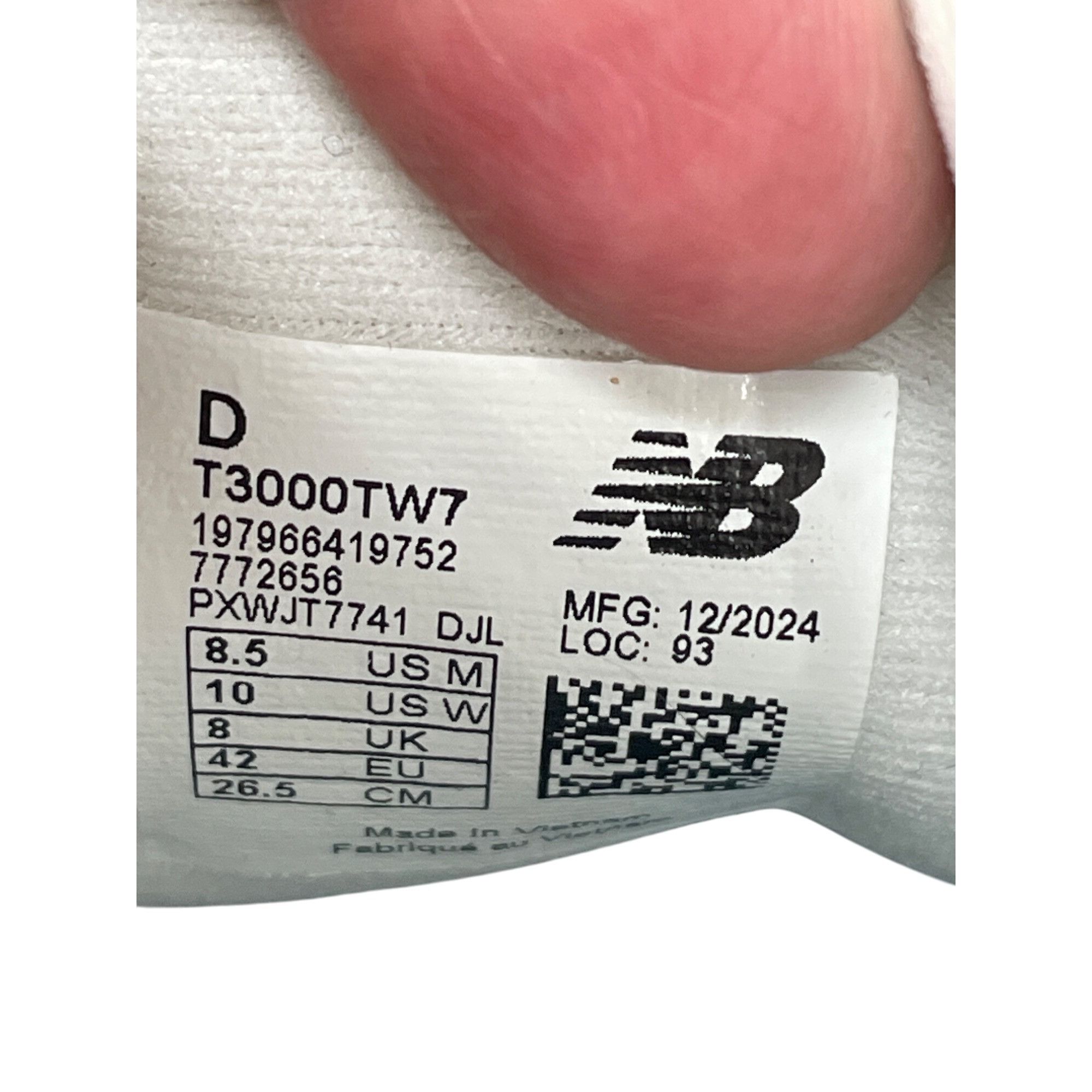 New Balance New Balance Fresh foam 3000V7 mens running sneakers size 8.5 Size US 8.5 / EU 41-42 - 6 Thumbnail