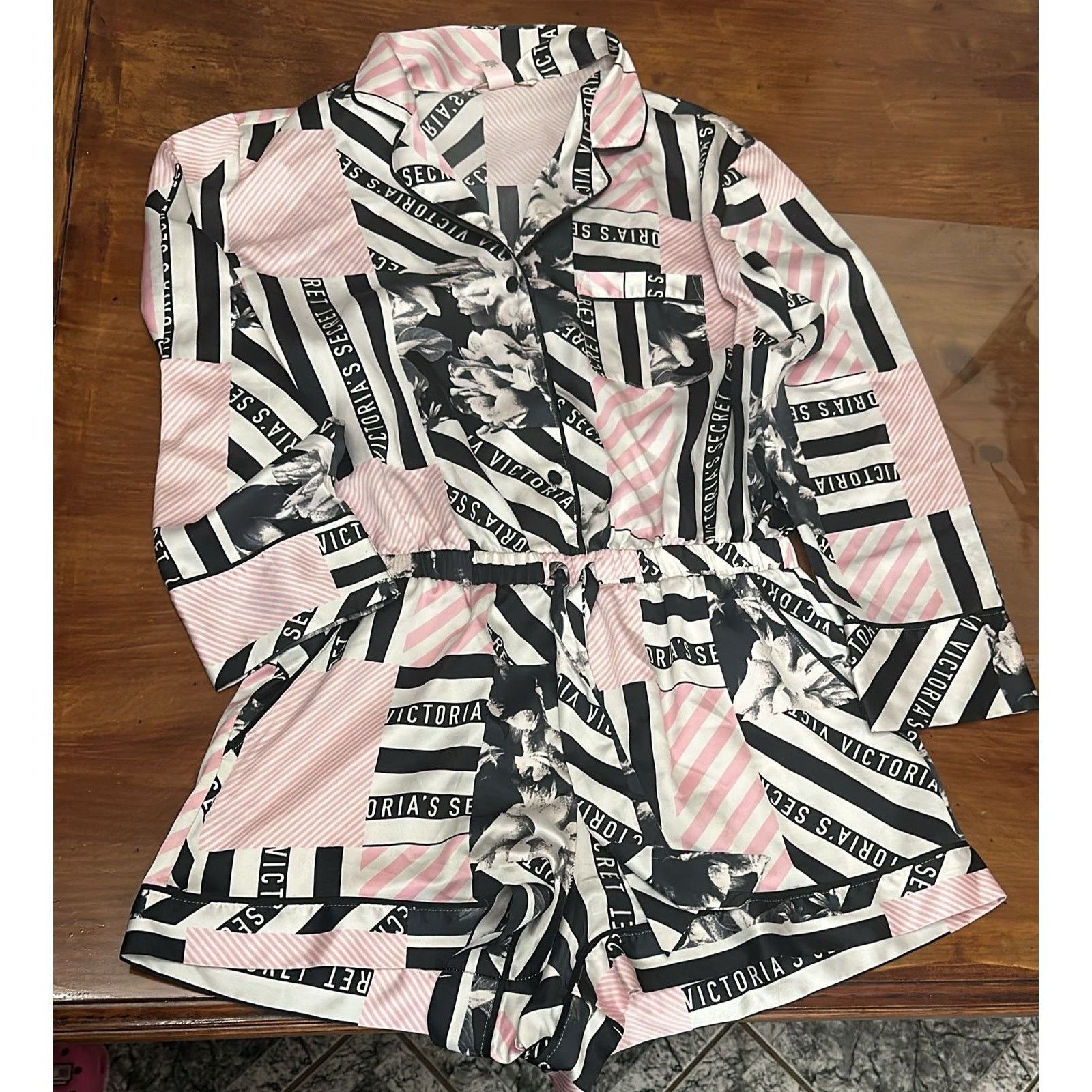 Victoria's Secret Victoria's Secret pink logo Pajama romper Sleep Wear Size M Size 28" / US 6 / IT 42 - 3 Thumbnail
