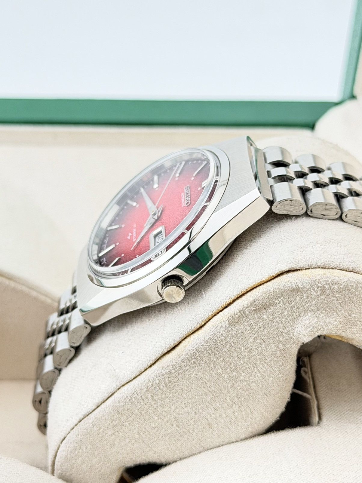 Seiko Seiko 5 Automatic Red Textured Dial Day Date Watch Size 36 - 5 Thumbnail