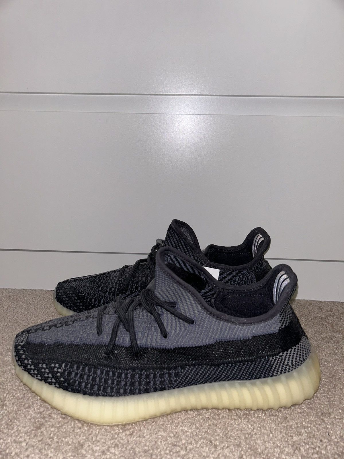Adidas Yeezy Boost 350 V2 Carbon Size US 11 / EU 44 - 9 Thumbnail