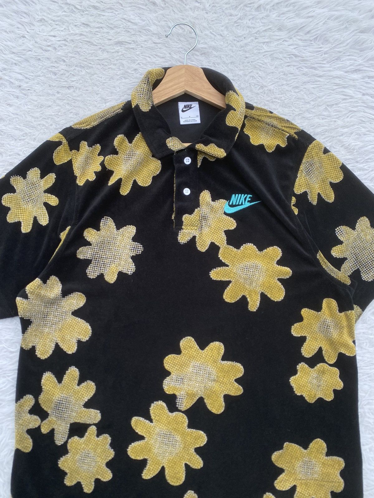 Nike Rare Nike Sportswear Men's Black Allover Flower Polo Shirt Size US M / EU 48-50 / 2 - 6 Thumbnail
