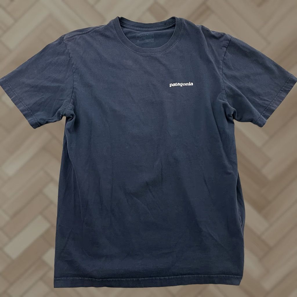 Patagonia Patagonia T-Shirt Regular Fit Short Sleeve Men's Small Blue Fitz Roy Logo Shirt Mens Small Blue Size US S / EU 44-46 / 1 - 1 Thumbnail