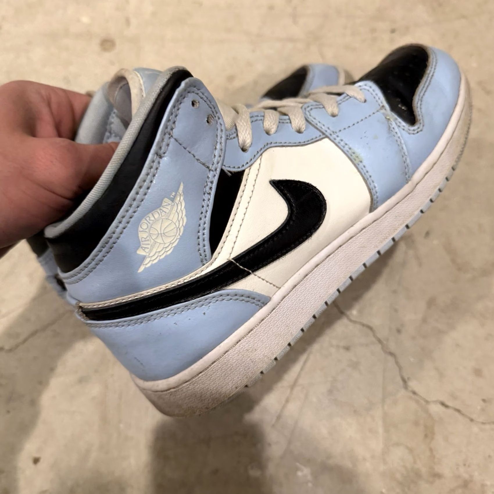 Nike VINTAGE Nike Air Jordan 1 Mid GS Ice Blue Black White *DISTRESSED* Shirt Size US 7 / EU 40 - 4 Thumbnail