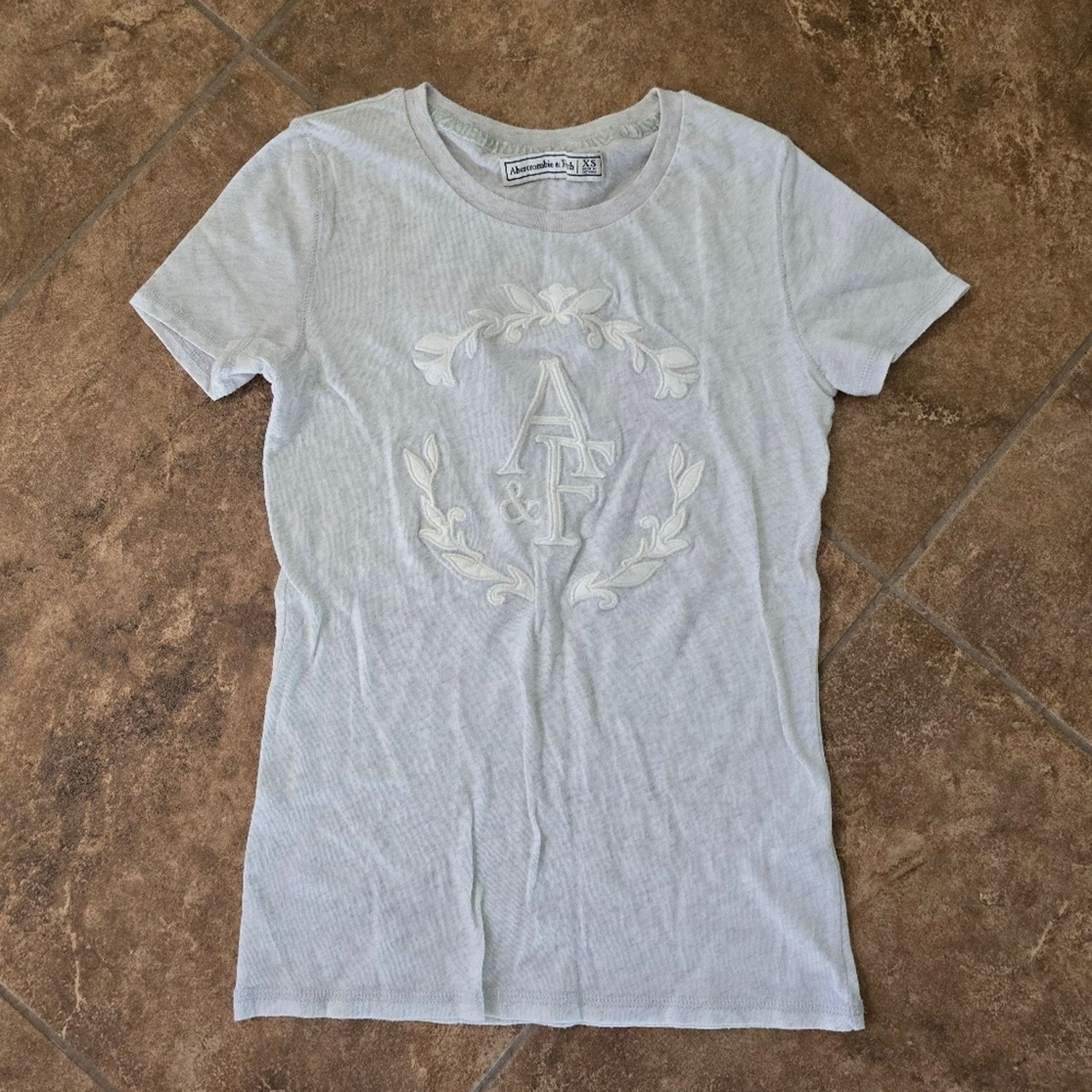 Abercrombie & Fitch Light Grey Logo A&F Short Sleeve Size XS / US 0-2 / IT 36-38 - 1 Thumbnail