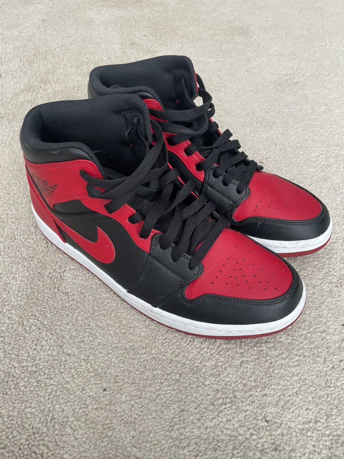 Jordan Brand Nike Air Jordan 1 Mid Banned (2020) Size US 9.5 / EU 42-43 - 1 Thumbnail