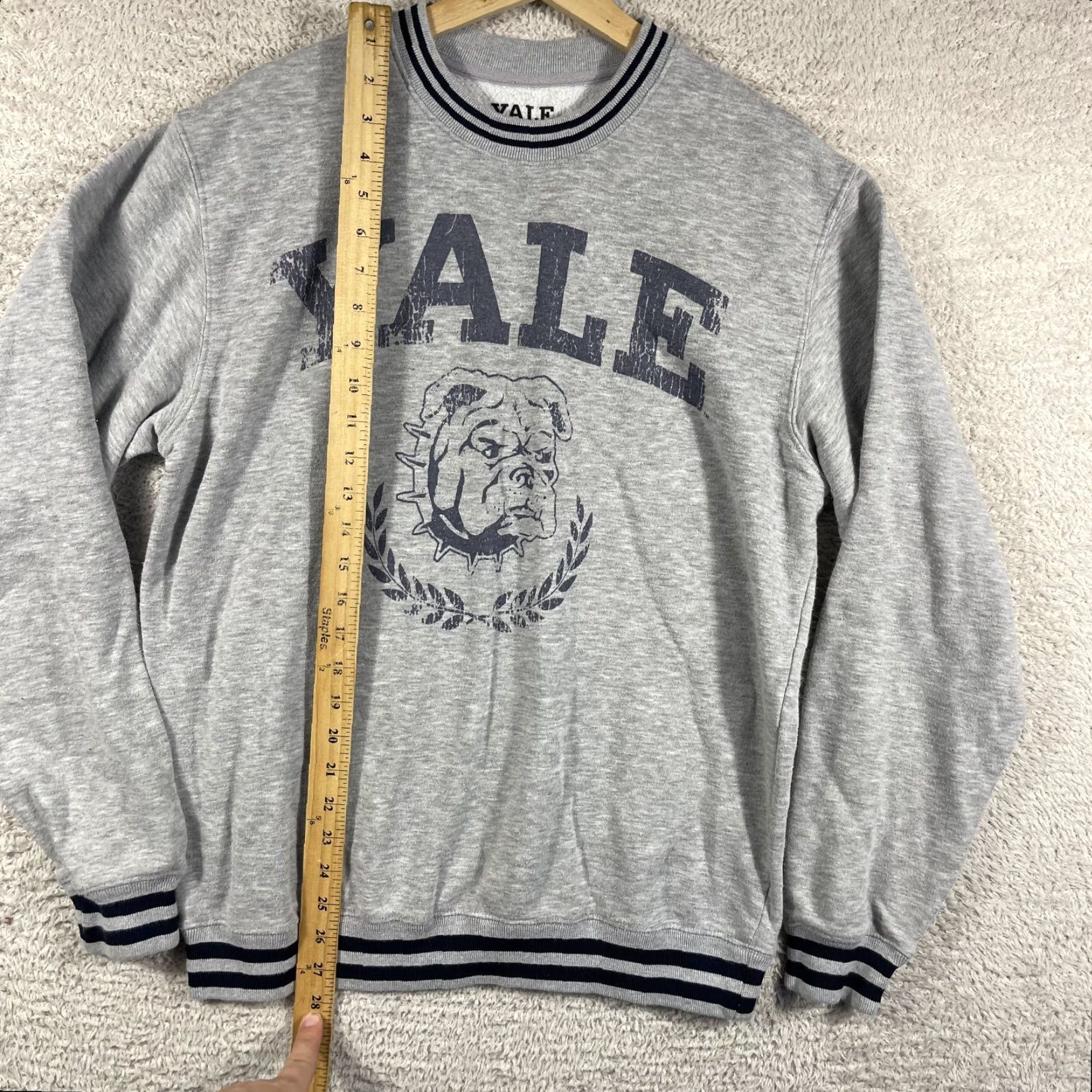 Vintage VINTAGE Yale University Crewneck Sweatshirt Adult Large Gray Bulldogs Ivy League Preppy Size US L / EU 52-54 / 3 - 5 Thumbnail