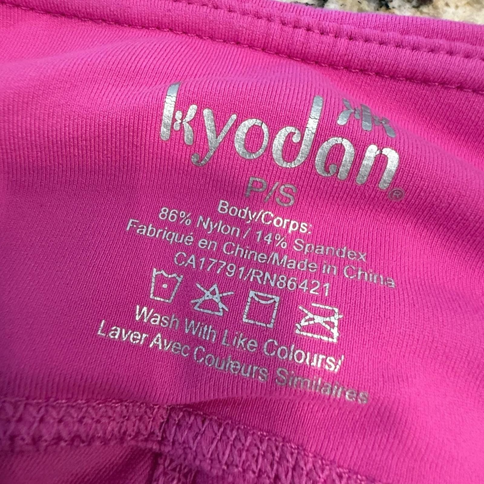 Kyodan Kyodan hot pink cropped leggings coquette bow SZ SM Size 28" / US 6 / IT 42 - 4 Thumbnail