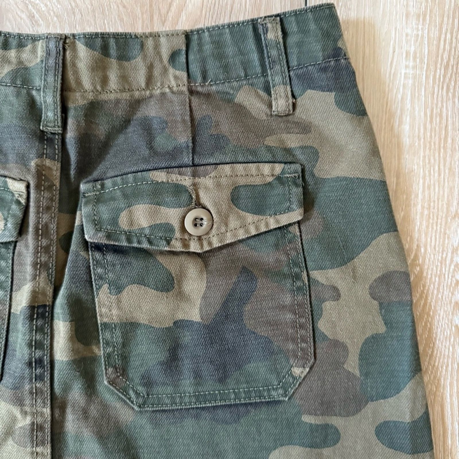 BLANKNYC Blank NYC Chain of Command Green Camo Print Denim Mini Skirt Size 26" / US 2 / IT 38 - 5 Thumbnail