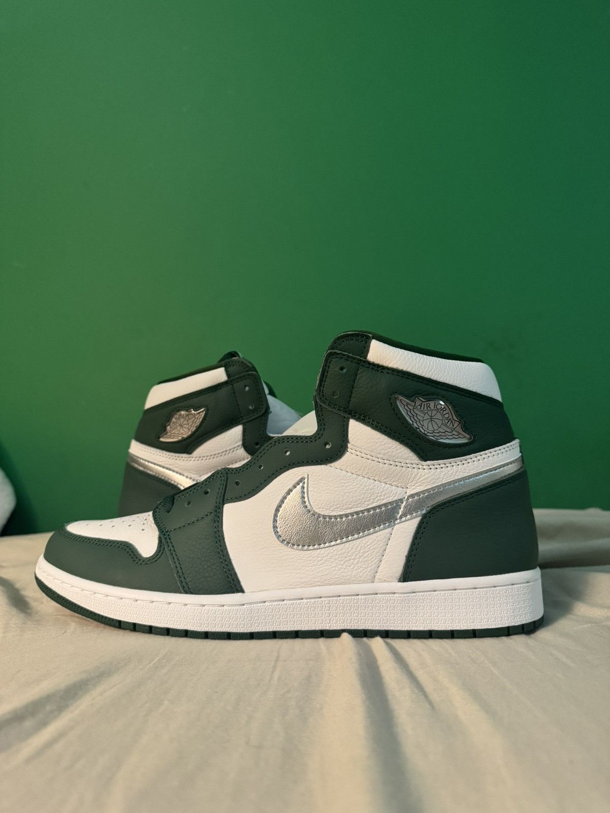 Jordan Brand Nike Air Jordan 1 High Gorge Green 2022 Size US 13 / EU 46 - 1 Thumbnail
