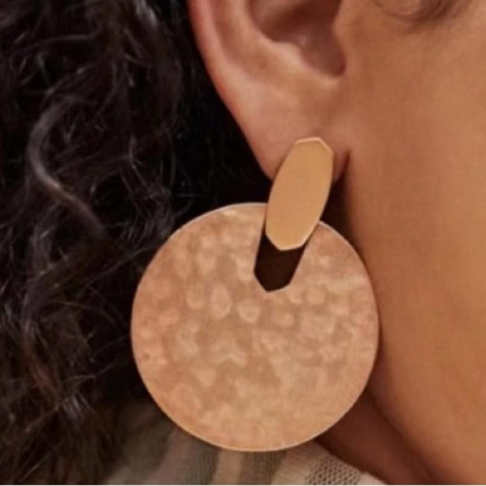 Designer Kendra Scott Didi Hammered Brushed Gold Statement Earrings Size ONE SIZE - 2 Thumbnail