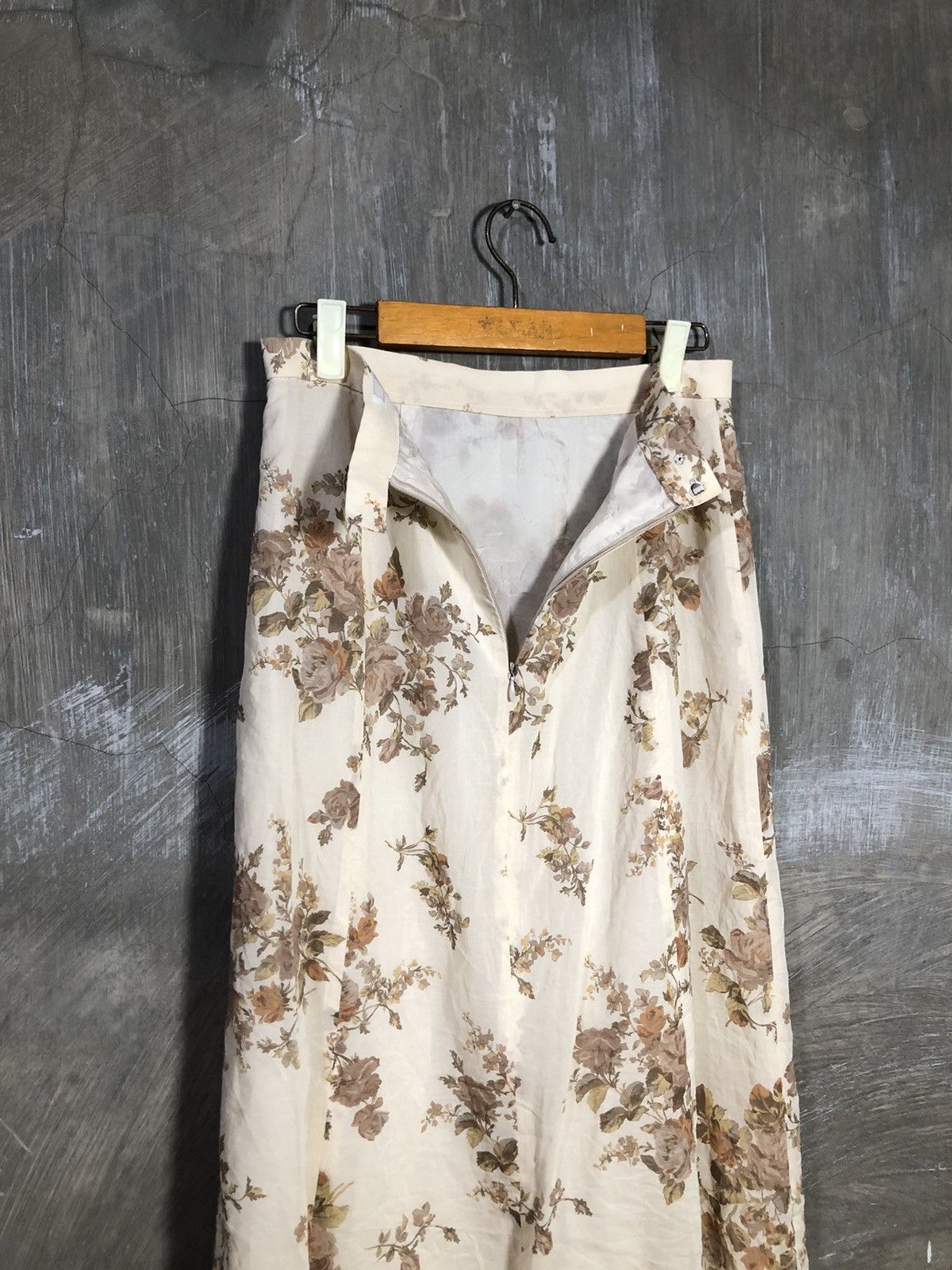 Burberry × Designer × Vintage Burberry’s Floral Skirt Size 28" / US 6 / IT 42 - 5 Thumbnail