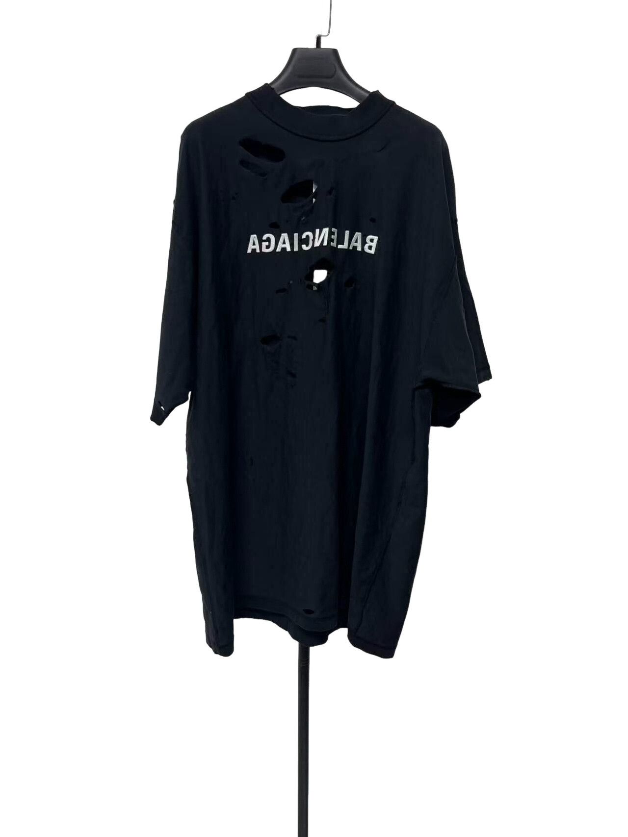 Balenciaga Balenciaga Distressed Reversed Logo T-Shirt Size 3 Size US L / EU 52-54 / 3 - 1 Thumbnail