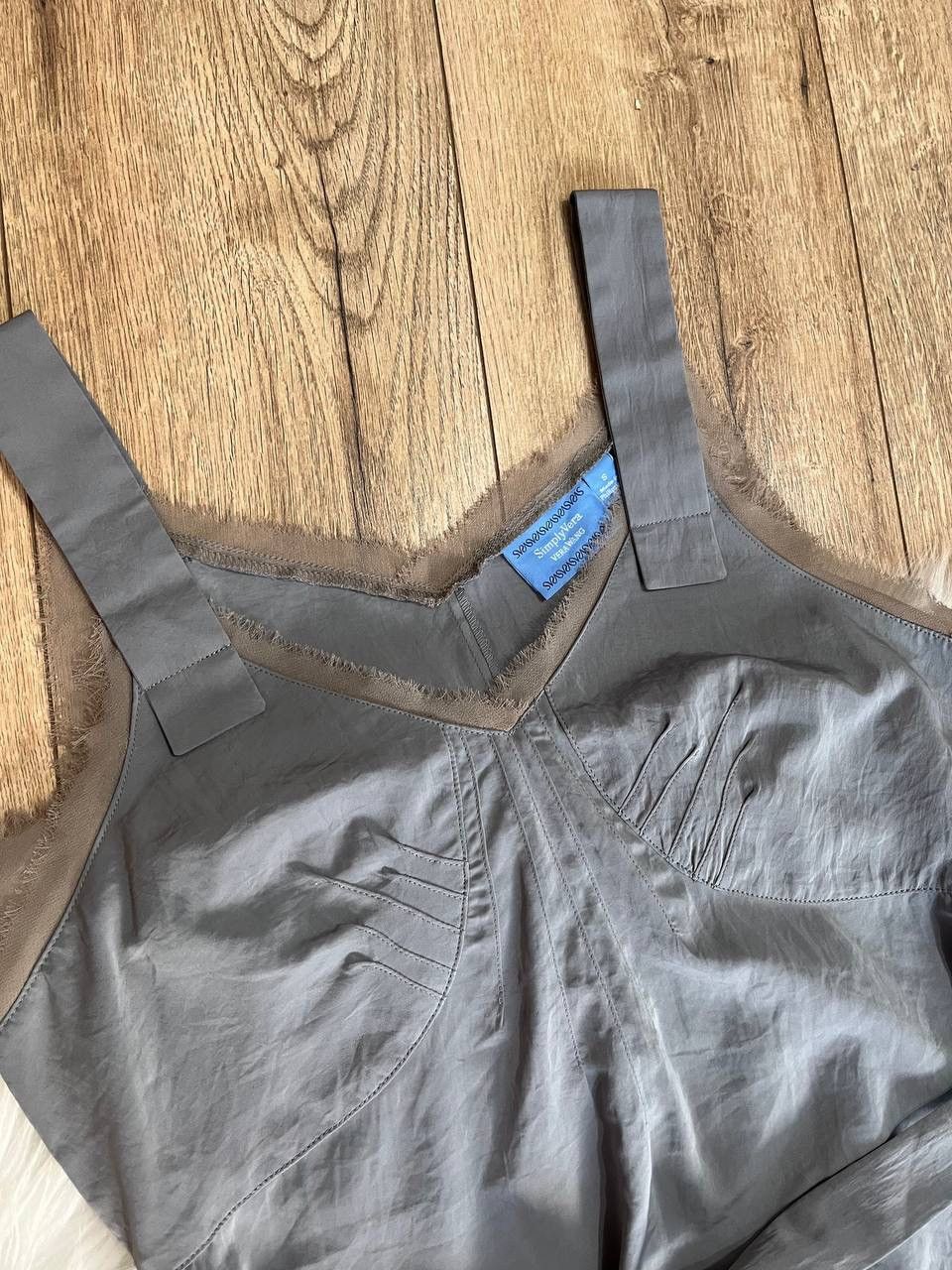 Vera Wang Beautiful and stylish grey sleeveless camisole top Size S / US 4 / IT 40 - 4 Thumbnail