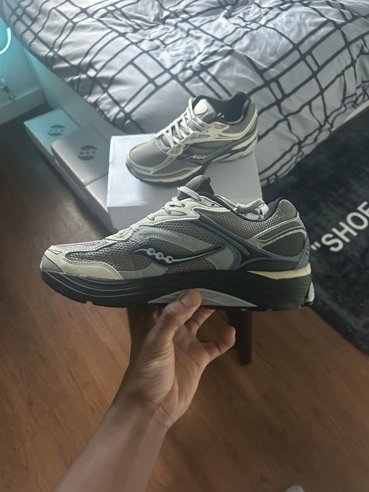Saucony Saucony Omni Grid 9 - Gravel Caviar Size US 8.5 / EU 41-42 - 5 Thumbnail