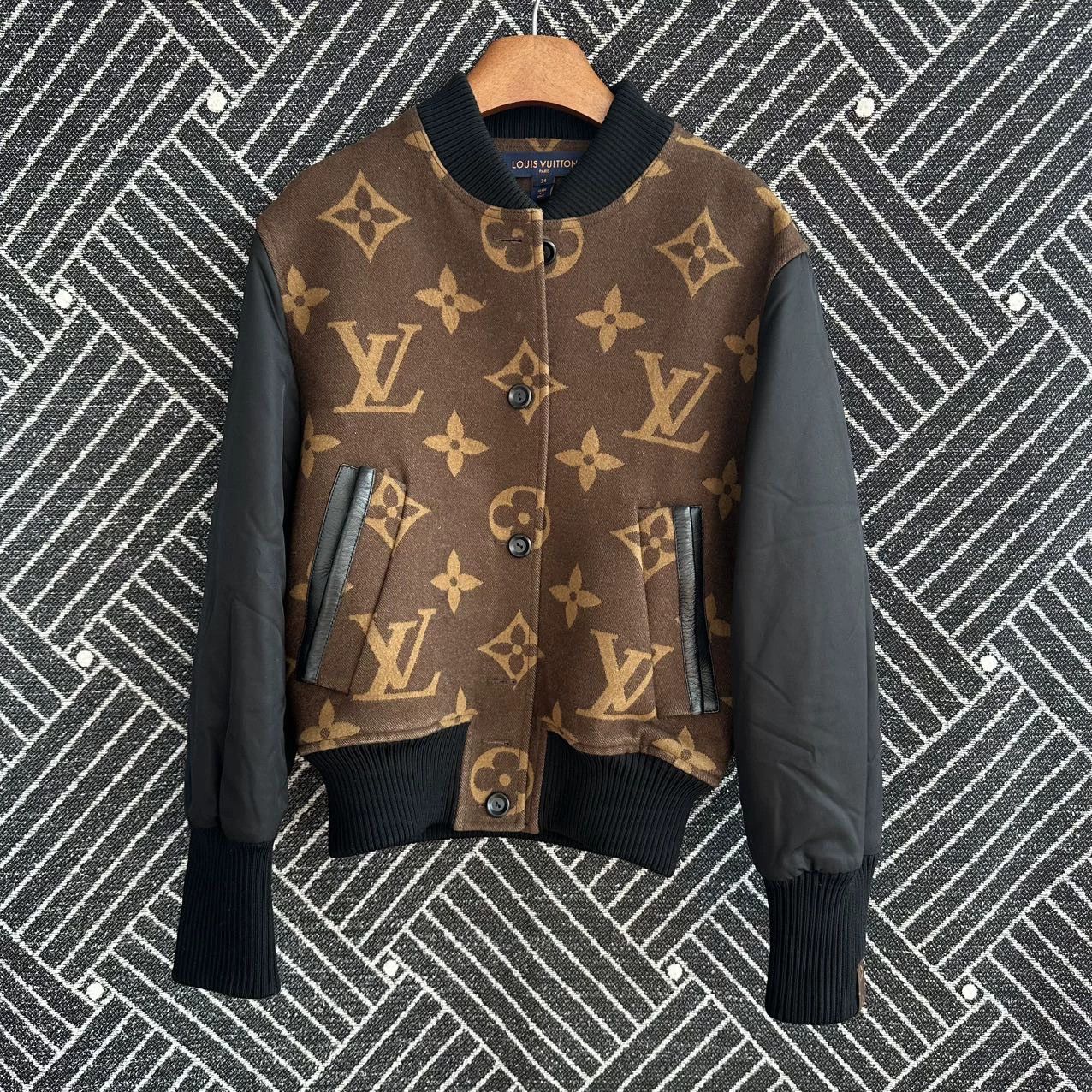 Louis Vuitton LV big logo colorblock wool leather bomber 34 Size XS / US 0-2 / IT 36-38 - 1 Thumbnail
