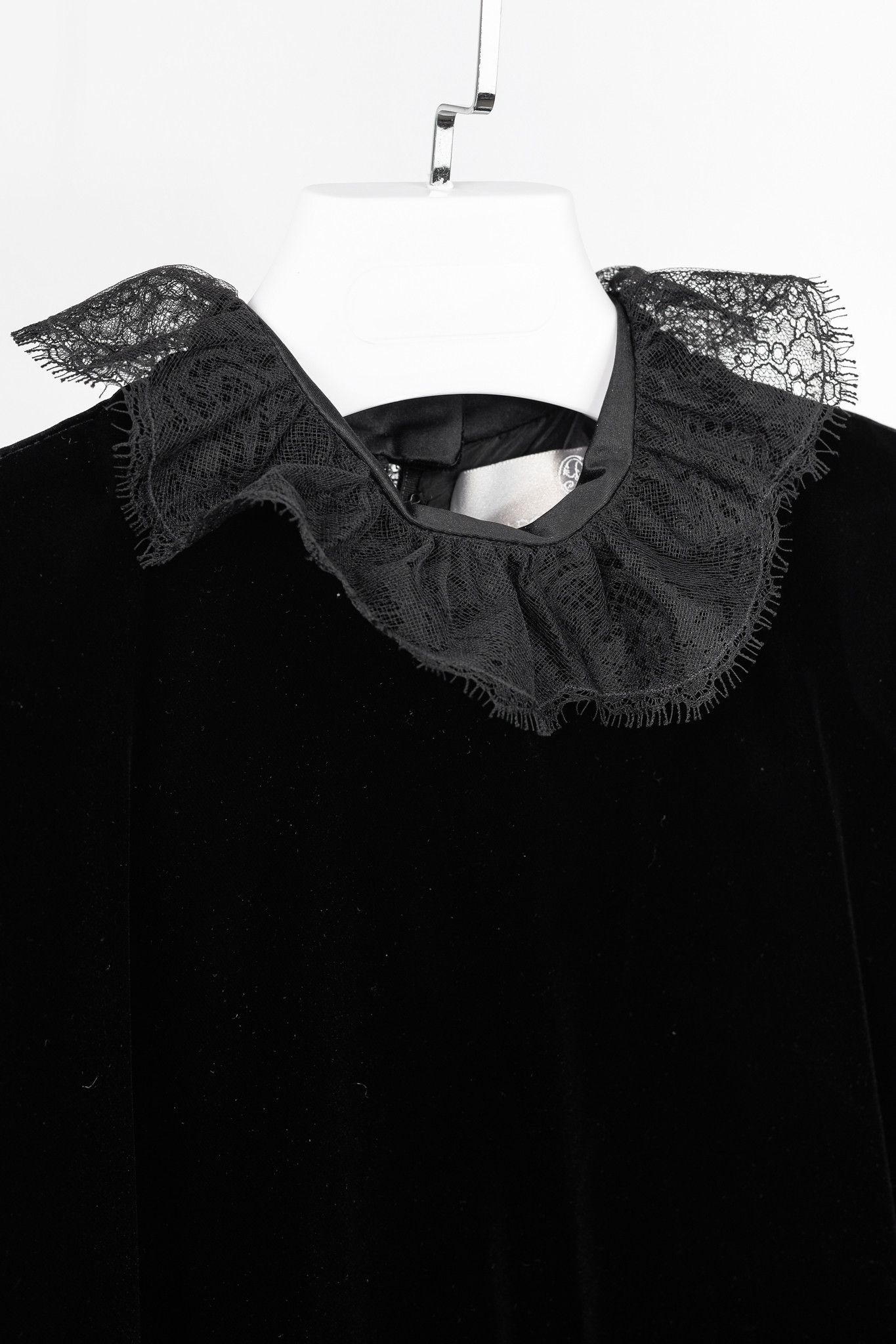 Vintage Carolyne Roehm Vintage Black Velvet Lace-Trim Top Size M / US 6-8 / IT 42-44 - 4 Thumbnail
