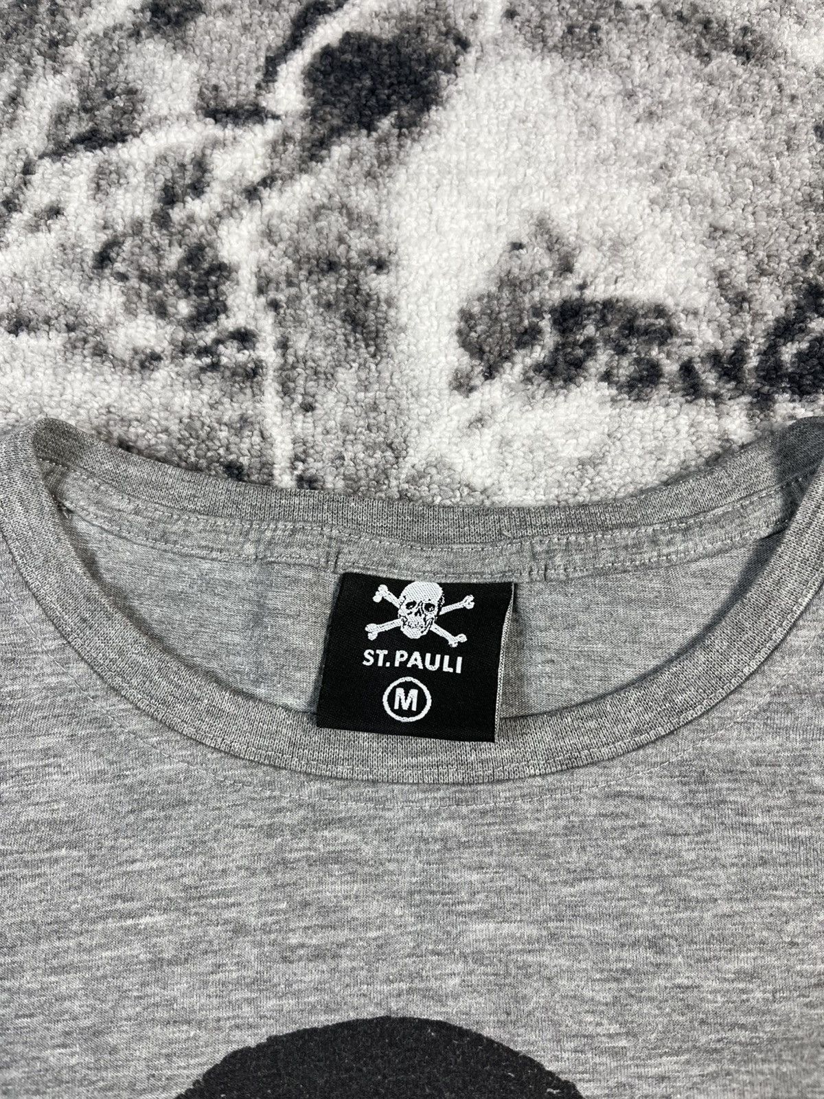 Band Tees St Pauli Skull Crossbones Tee Punk Football Size US M / EU 48-50 / 2 - 5 Thumbnail