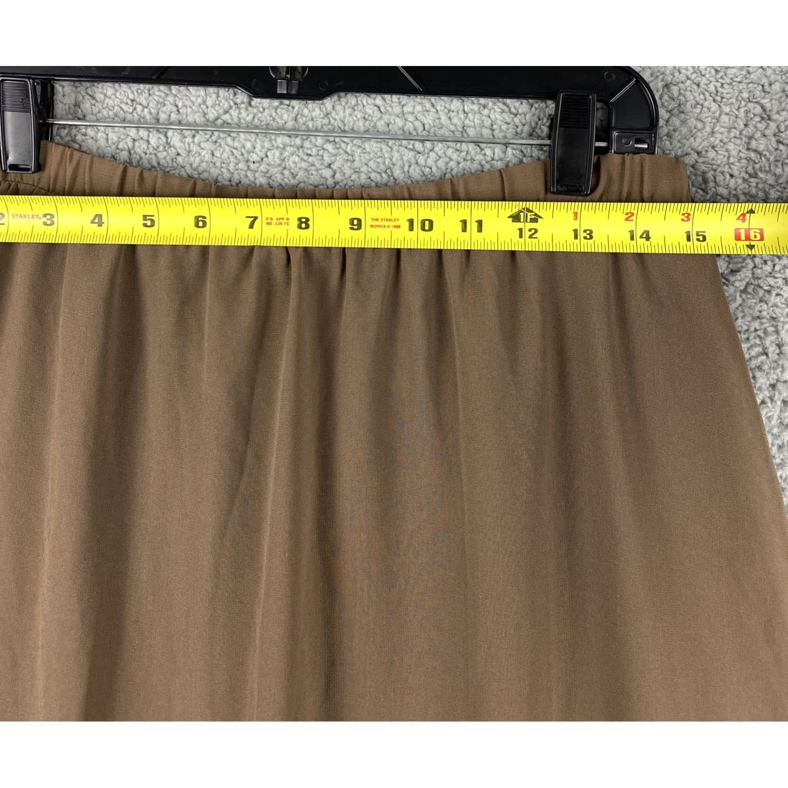 Forever 21 Forever 21 Skirt Women’s M Beige polyester rayon spandex / 31-18 Long Spring Womens Size 32" / US 10 / IT 46 - 3 Thumbnail