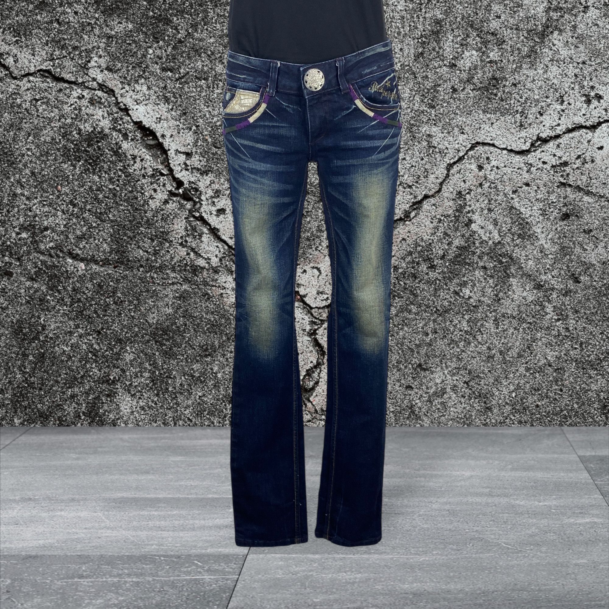 Japanese Brand Red Pepper Skinny Jeans Japanese Embroidered Jeans Size 28" / US 6 / IT 42 - 1 Thumbnail